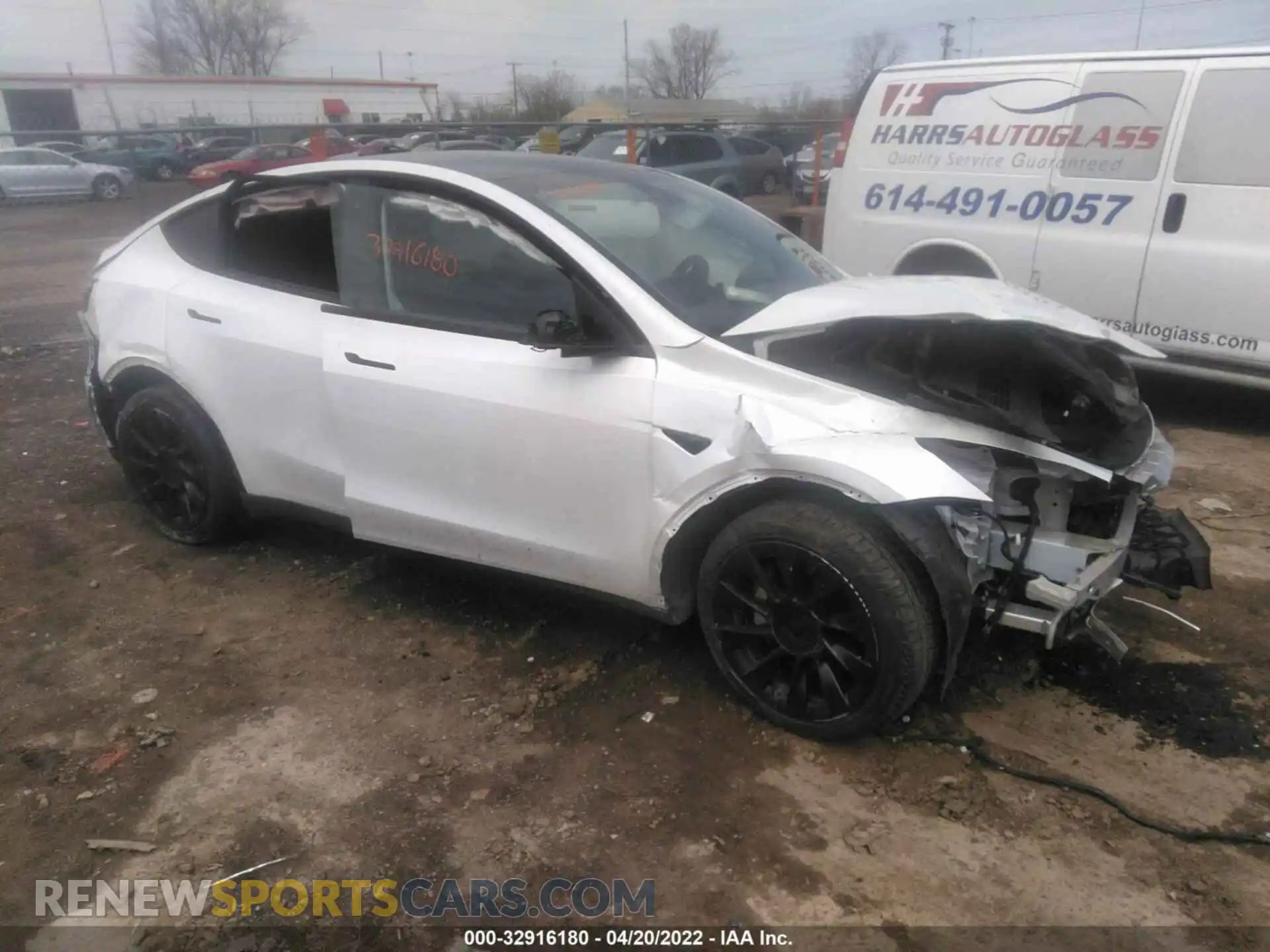1 Photograph of a damaged car 5YJYGDEE0LF048324 TESLA MODEL Y 2020