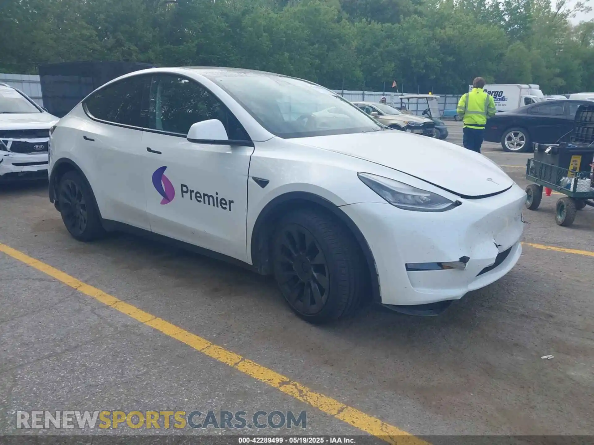 1 Photograph of a damaged car 5YJYGDEE1LF012853 TESLA MODEL Y 2020