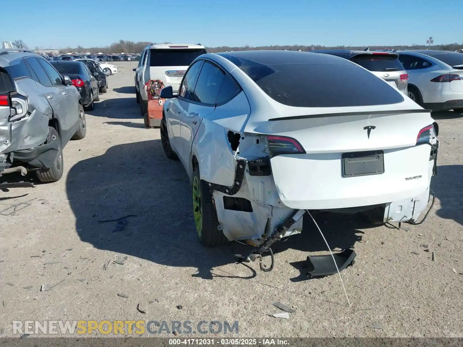 3 Photograph of a damaged car 5YJYGDEE1LF044251 TESLA MODEL Y 2020