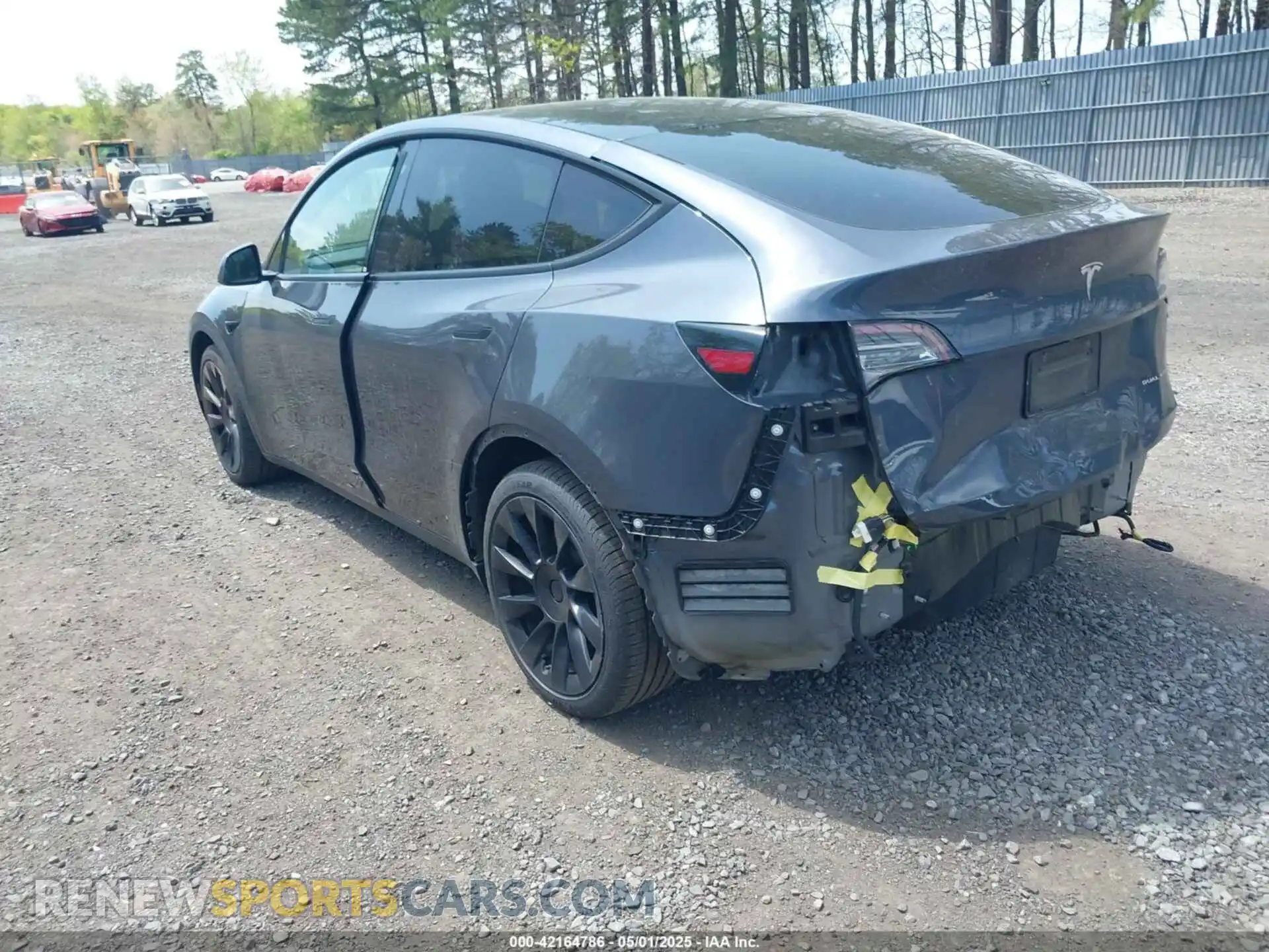 3 Photograph of a damaged car 5YJYGDEE2LF029385 TESLA MODEL Y 2020
