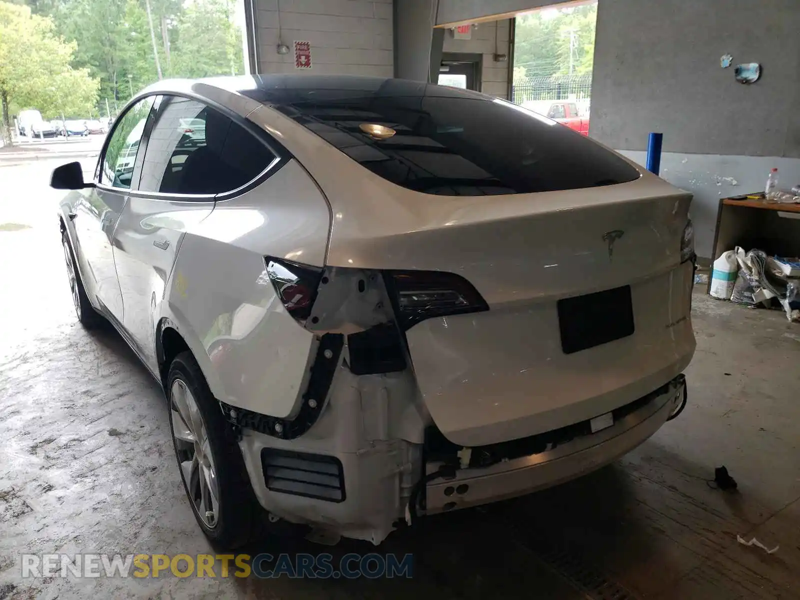 3 Photograph of a damaged car 5YJYGDEE2LF035011 TESLA MODEL Y 2020