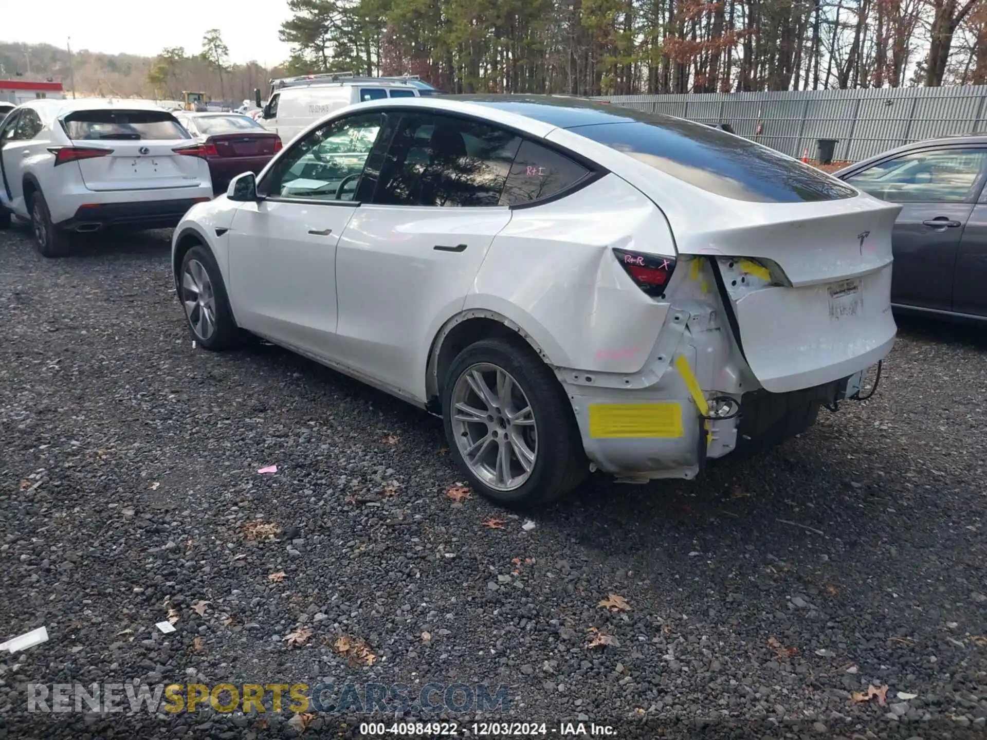 3 Photograph of a damaged car 5YJYGDEE2LF035929 TESLA MODEL Y 2020