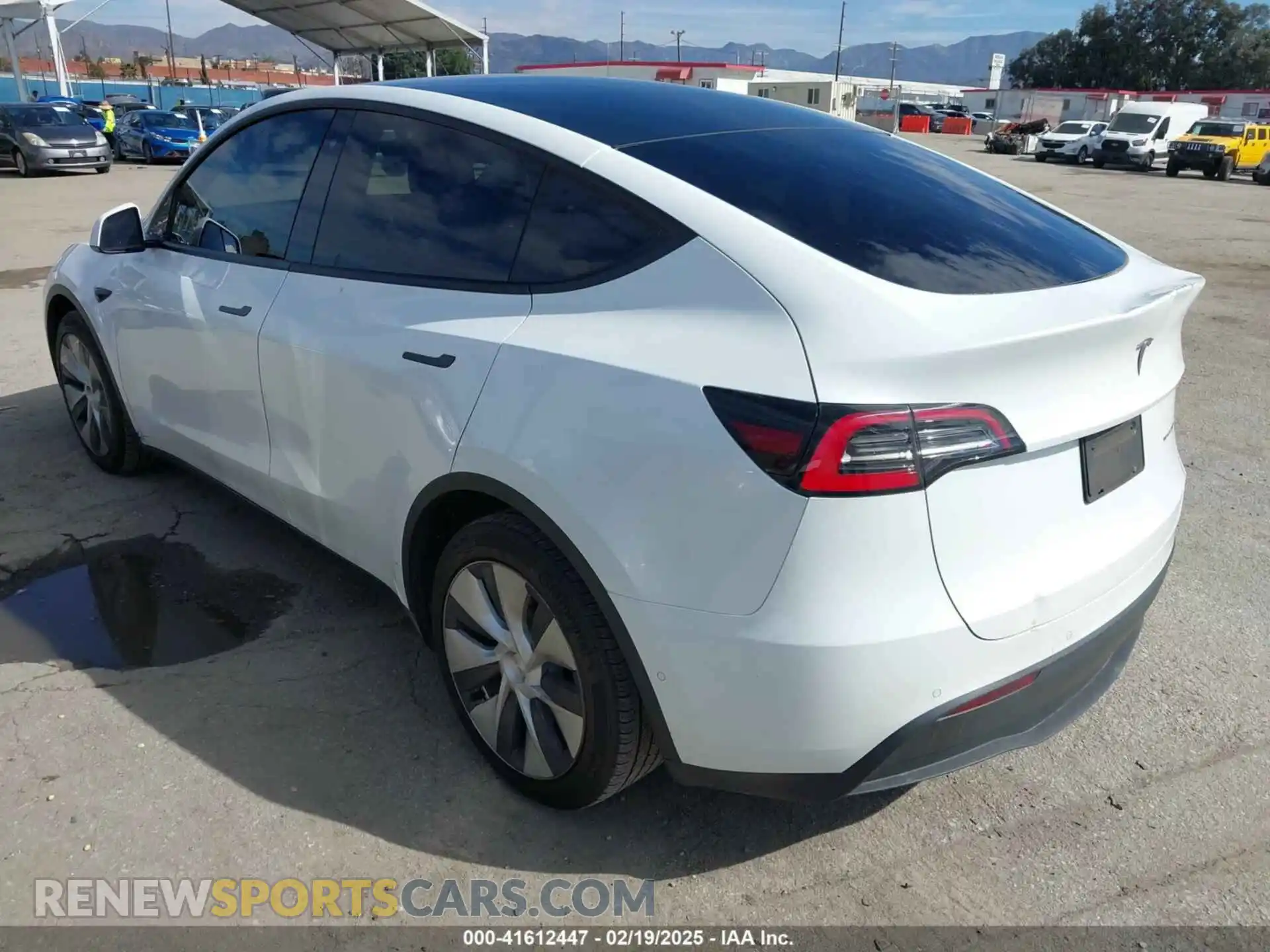 3 Photograph of a damaged car 5YJYGDEE2LF057803 TESLA MODEL Y 2020