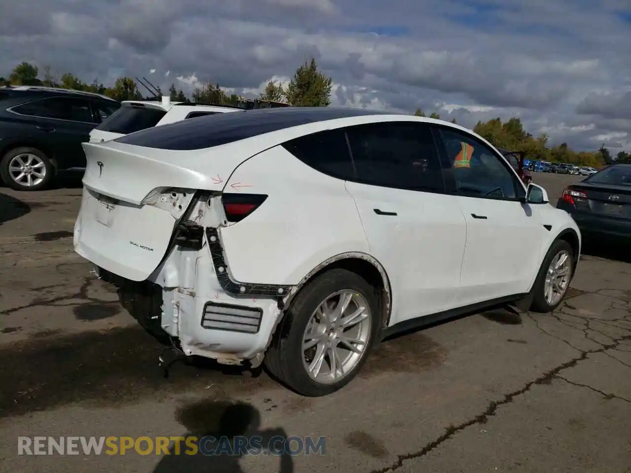 3 Photograph of a damaged car 5YJYGDEE3LF014216 TESLA MODEL Y 2020