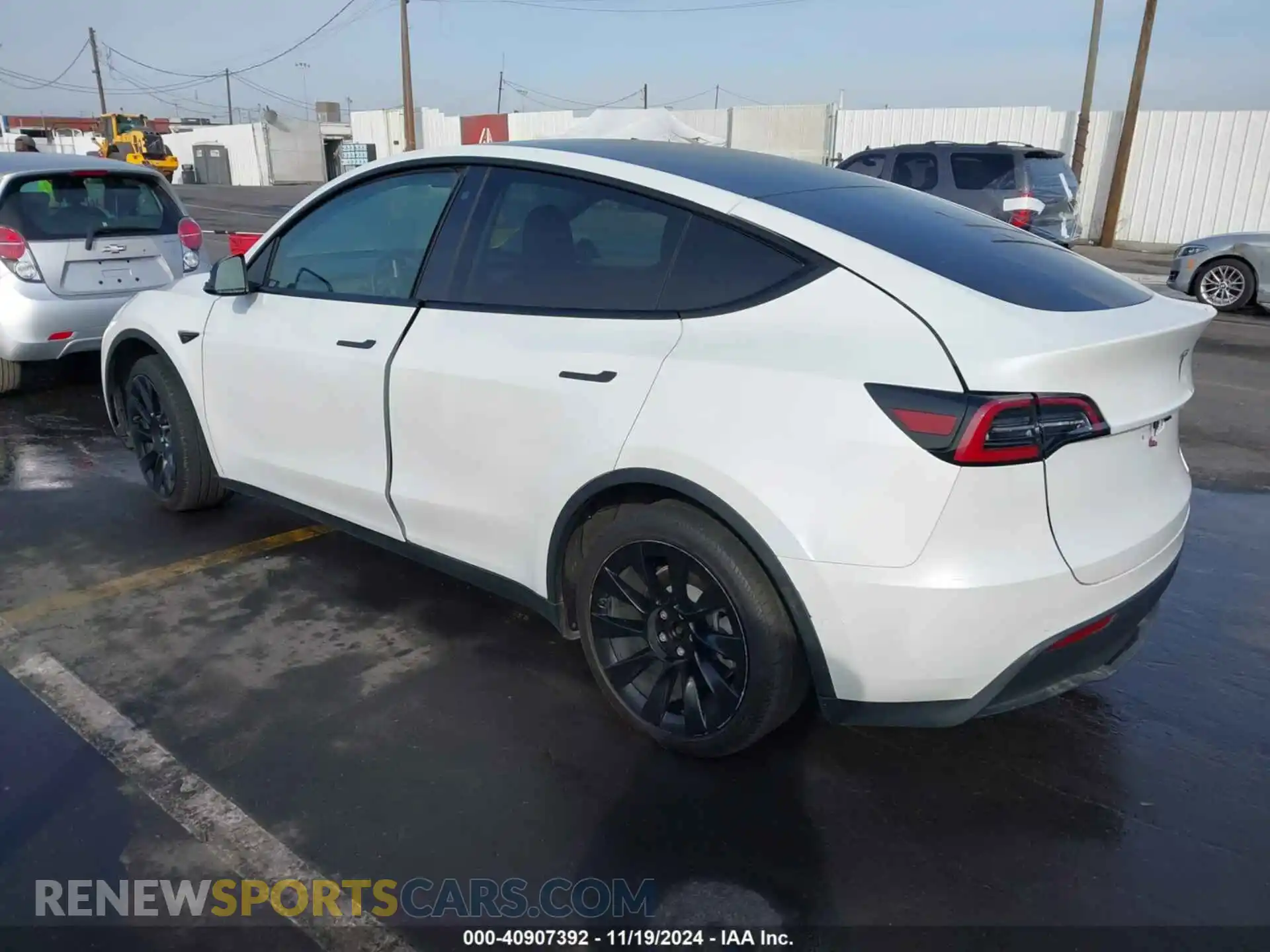 3 fotografías del automóvil dañado 5YJYGDEE3LF033283 TESLA MODEL Y 2020