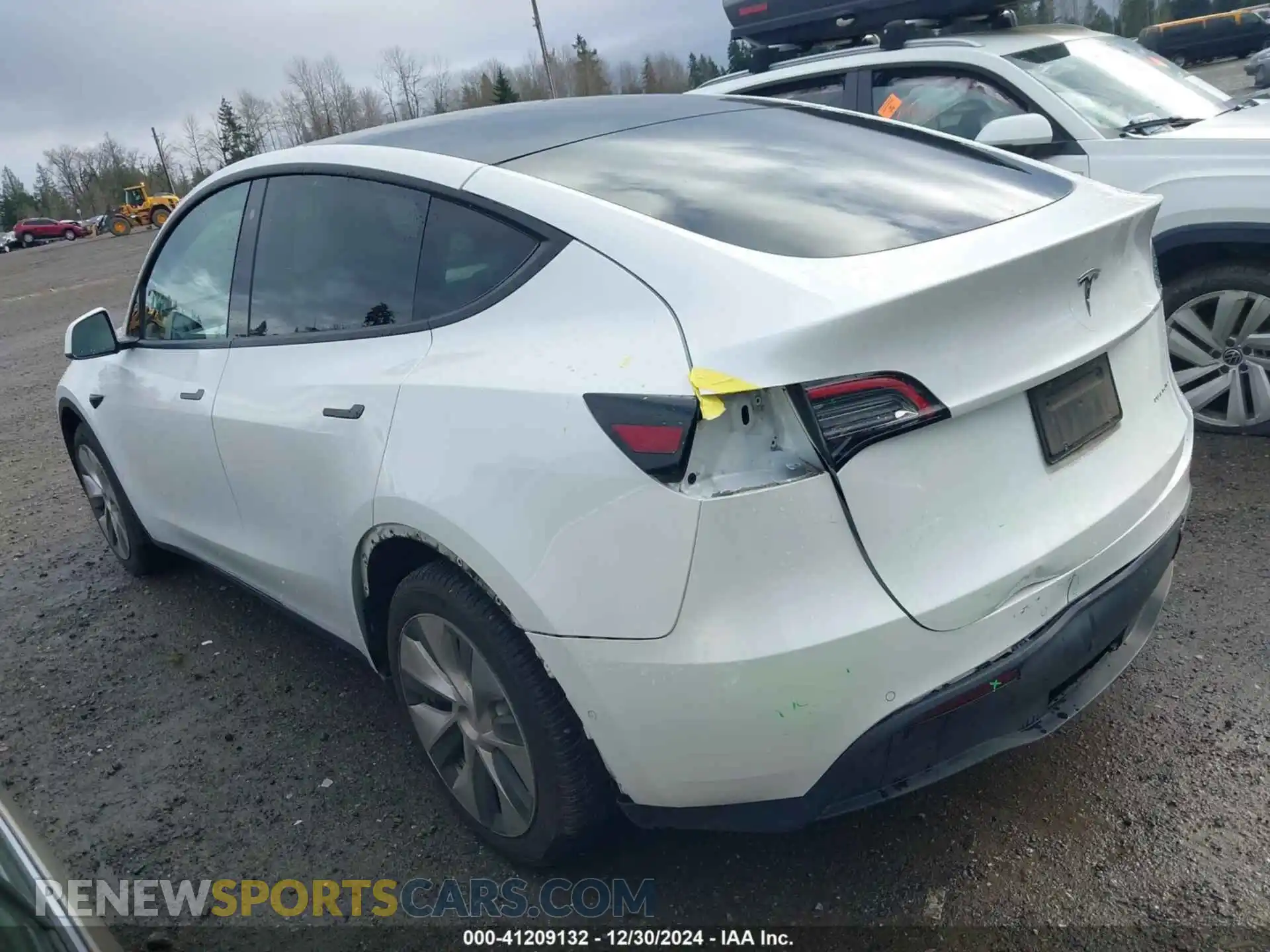 3 Photograph of a damaged car 5YJYGDEE3LF051671 TESLA MODEL Y 2020