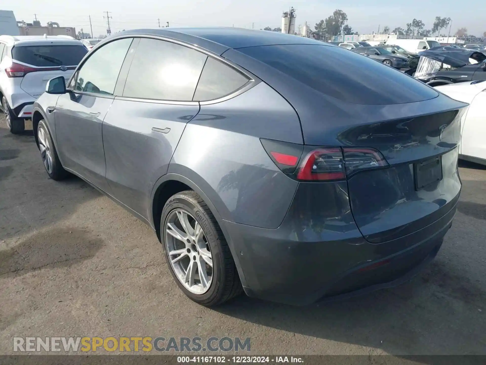 3 fotografías del automóvil dañado 5YJYGDEE4LF014886 TESLA MODEL Y 2020
