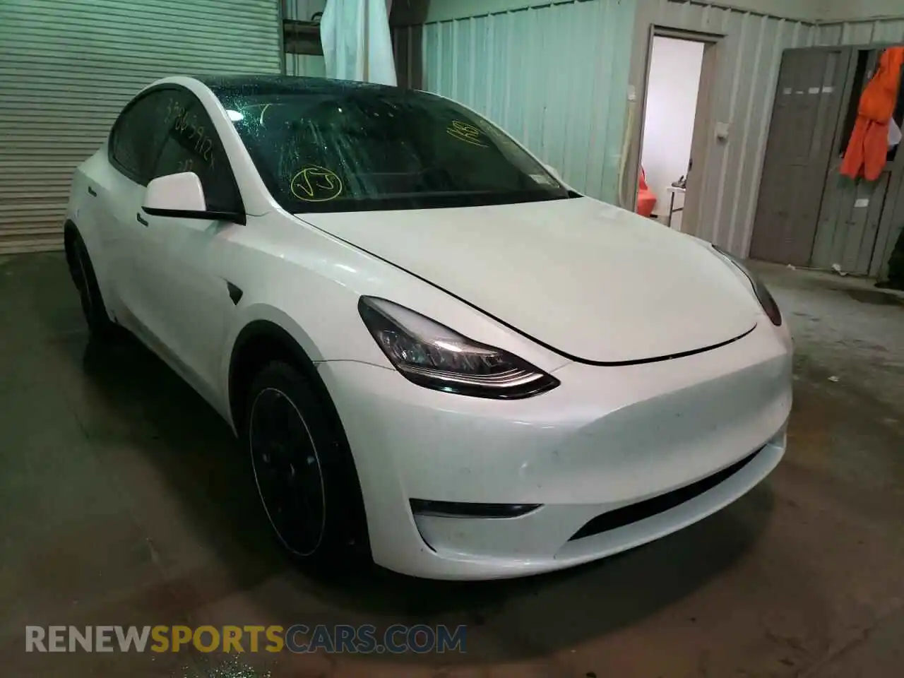 1 Photograph of a damaged car 5YJYGDEE4LF026570 TESLA MODEL Y 2020