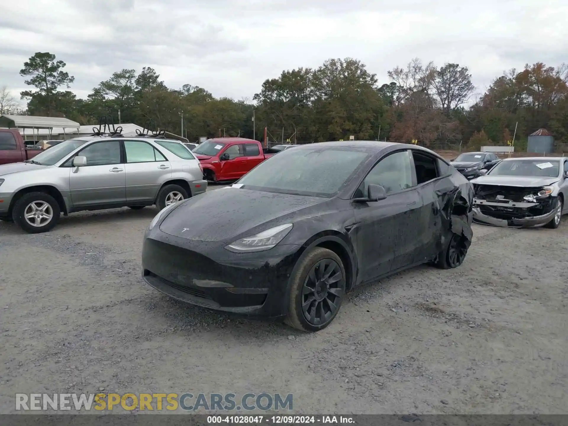 2 Photograph of a damaged car 5YJYGDEE4LF040906 TESLA MODEL Y 2020