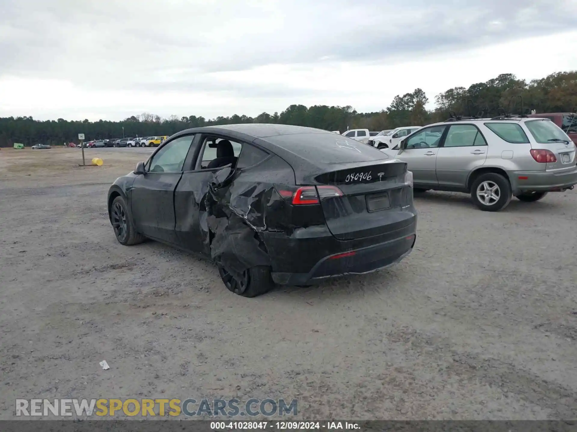 3 Photograph of a damaged car 5YJYGDEE4LF040906 TESLA MODEL Y 2020