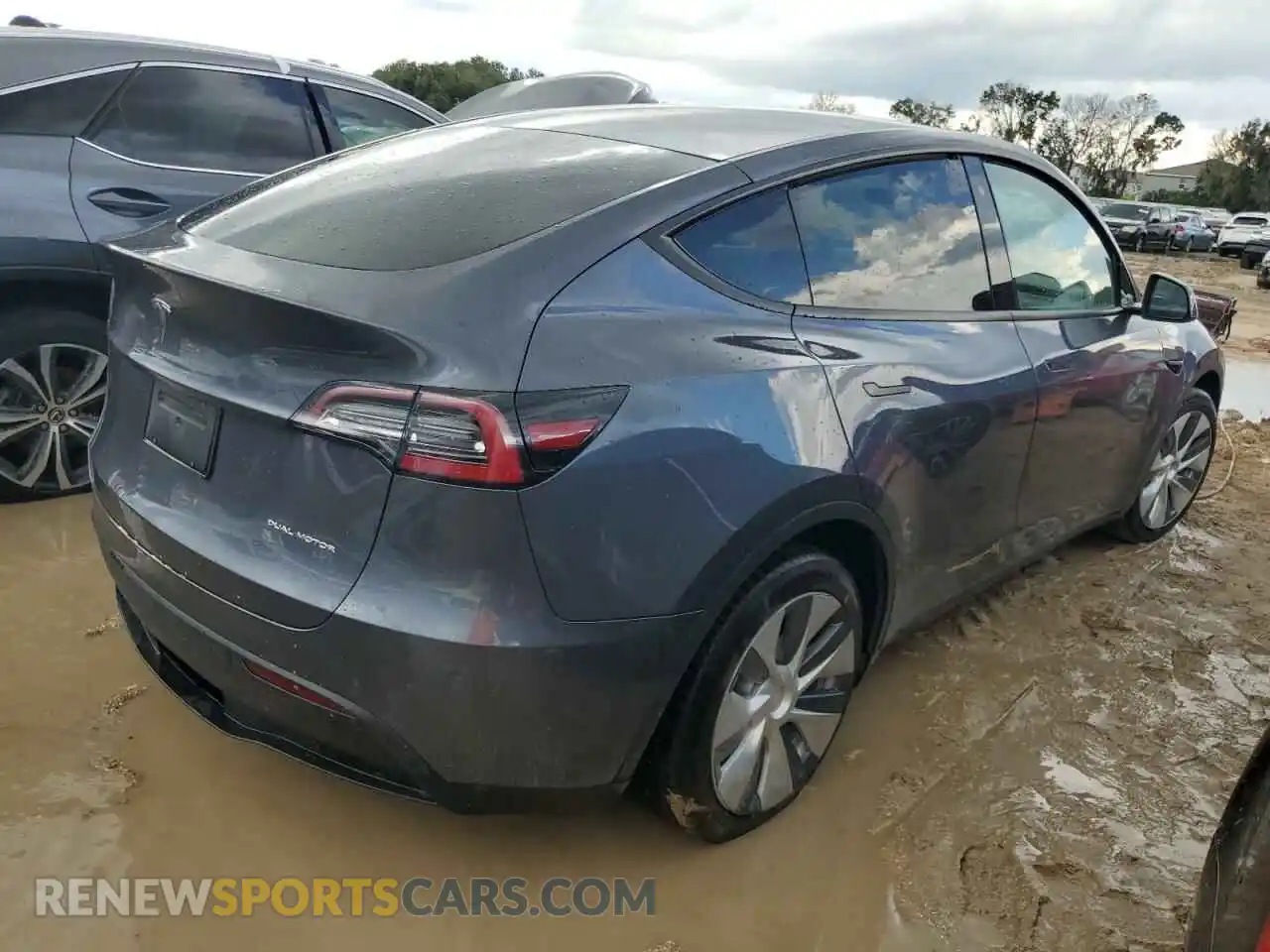 3 Photograph of a damaged car 5YJYGDEE5LF010040 TESLA MODEL Y 2020