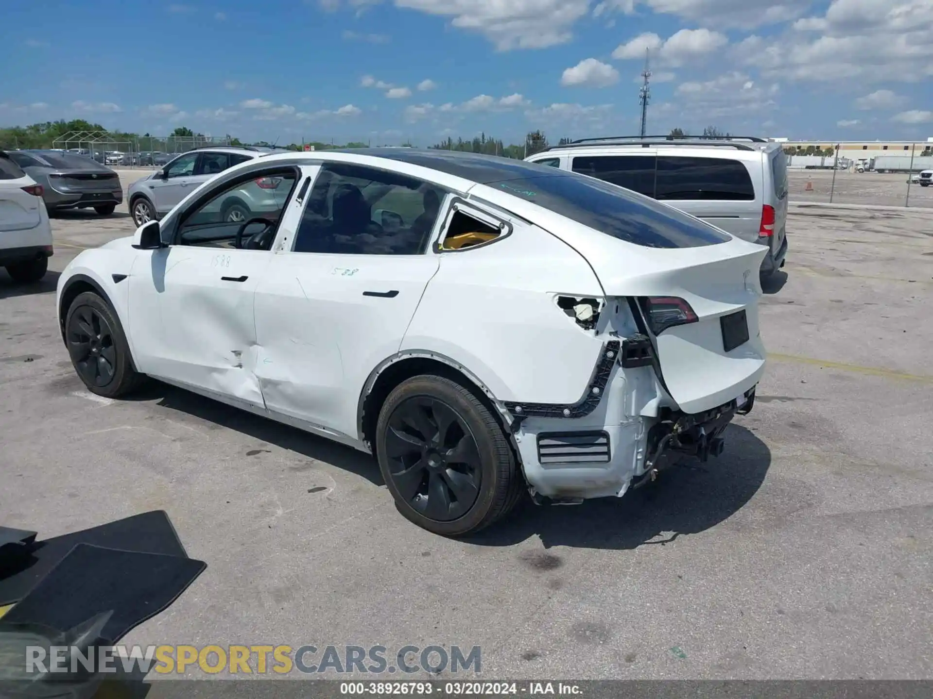 3 fotografías del automóvil dañado 5YJYGDEE5LF039781 TESLA MODEL Y 2020
