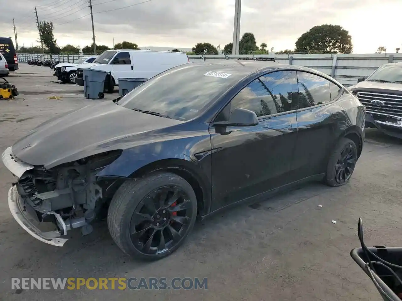 1 Photograph of a damaged car 5YJYGDEE6LF046478 TESLA MODEL Y 2020