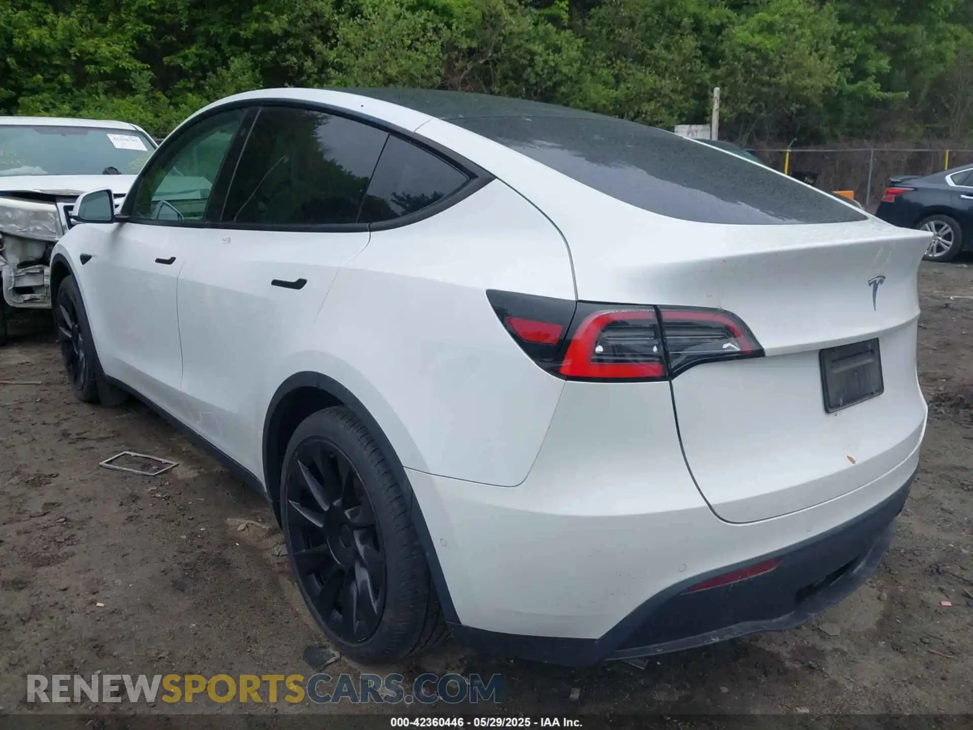3 Photograph of a damaged car 5YJYGDEE7LF042987 TESLA MODEL Y 2020