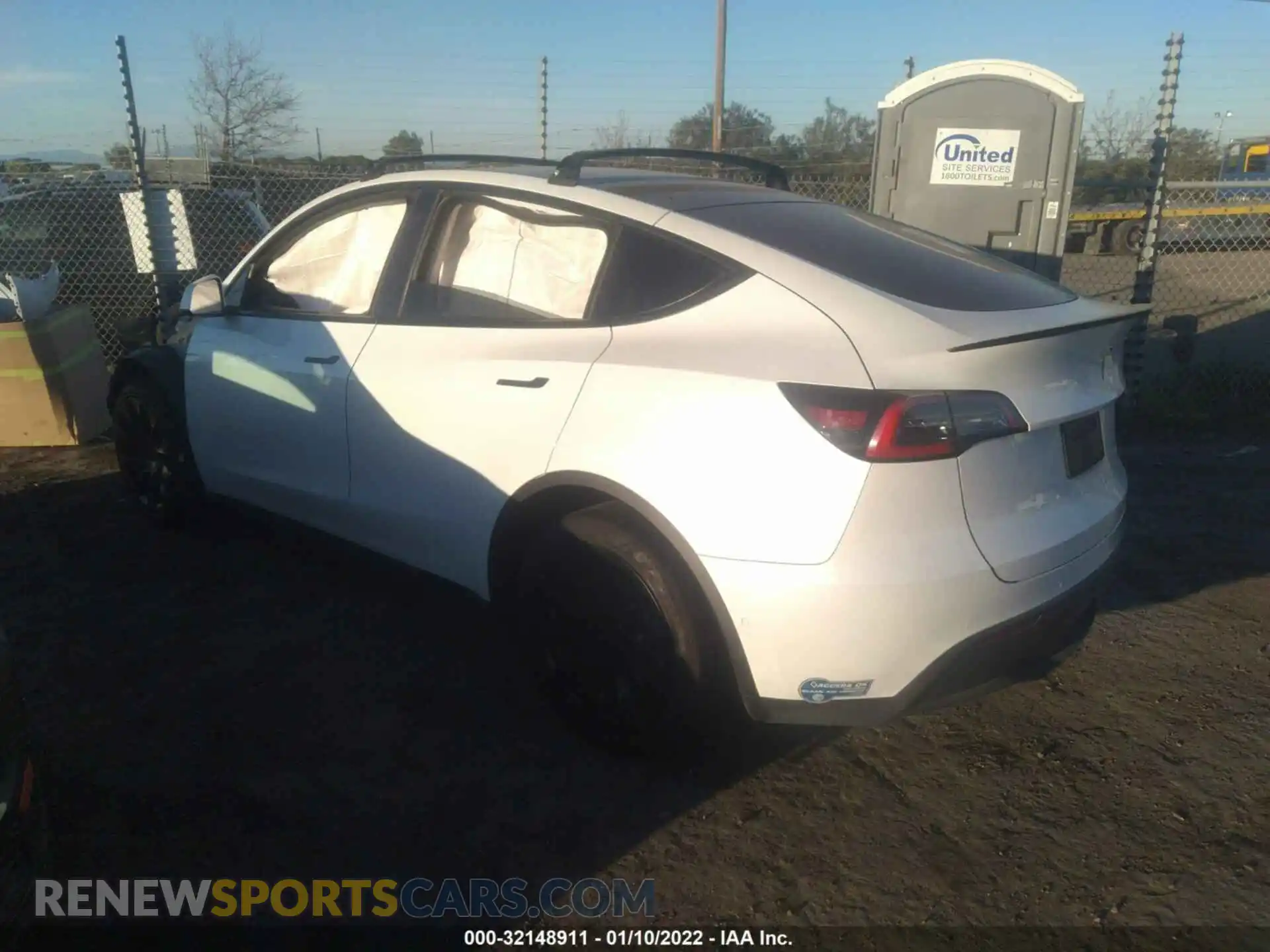 3 Фотография поврежденного автомобиля 5YJYGDEE7LF058235 TESLA MODEL Y 2020