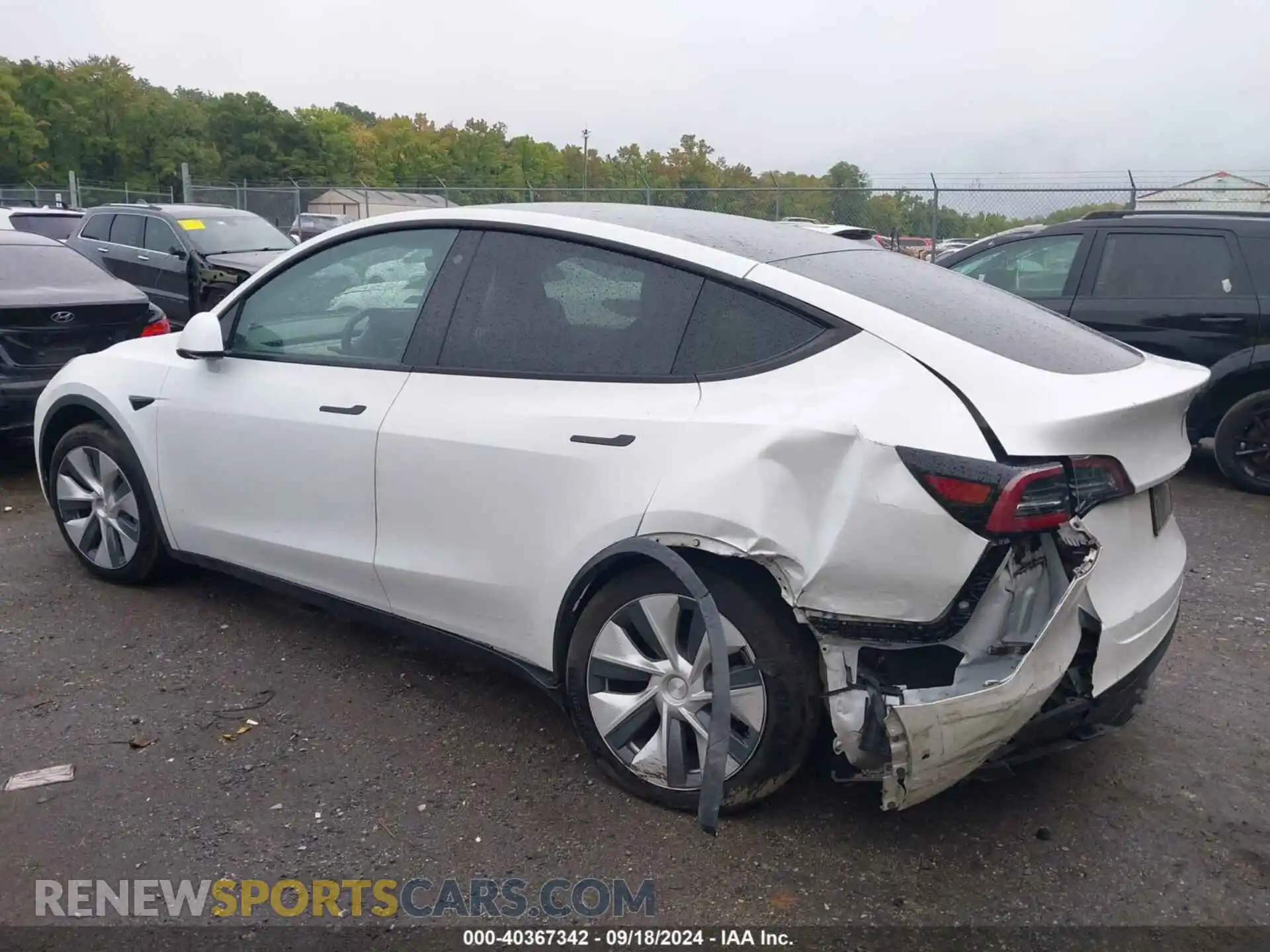 3 Photograph of a damaged car 5YJYGDEE8LF017032 TESLA MODEL Y 2020