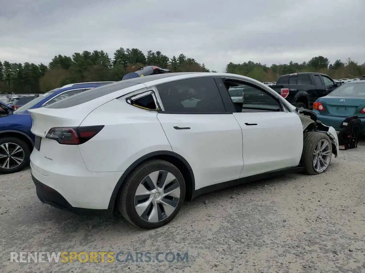 3 Photograph of a damaged car 5YJYGDEEXLF006453 TESLA MODEL Y 2020