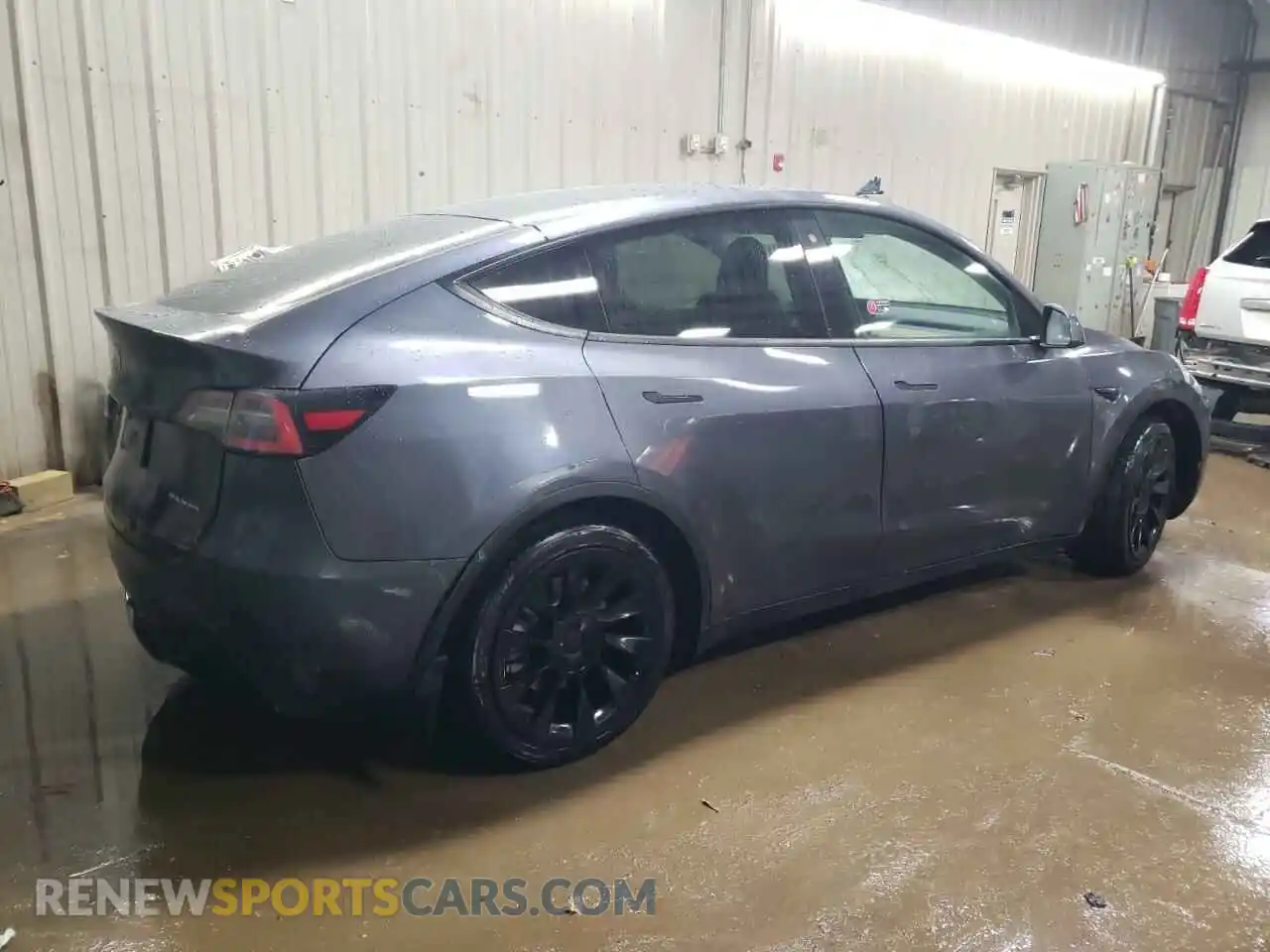 3 Photograph of a damaged car 5YJYGDEEXLF045611 TESLA MODEL Y 2020