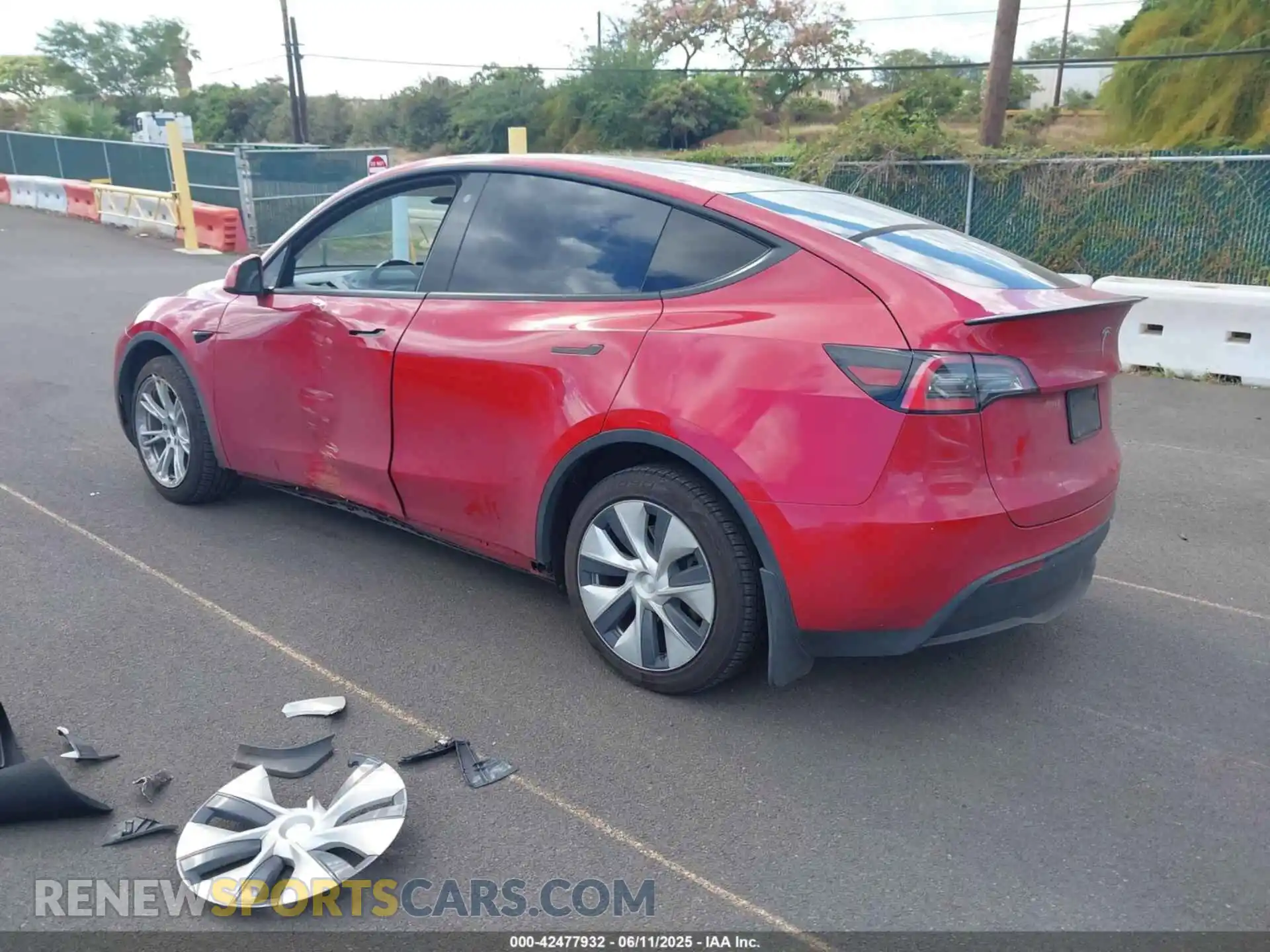 3 Photograph of a damaged car 5YJYGDEF0LF039096 TESLA MODEL Y 2020