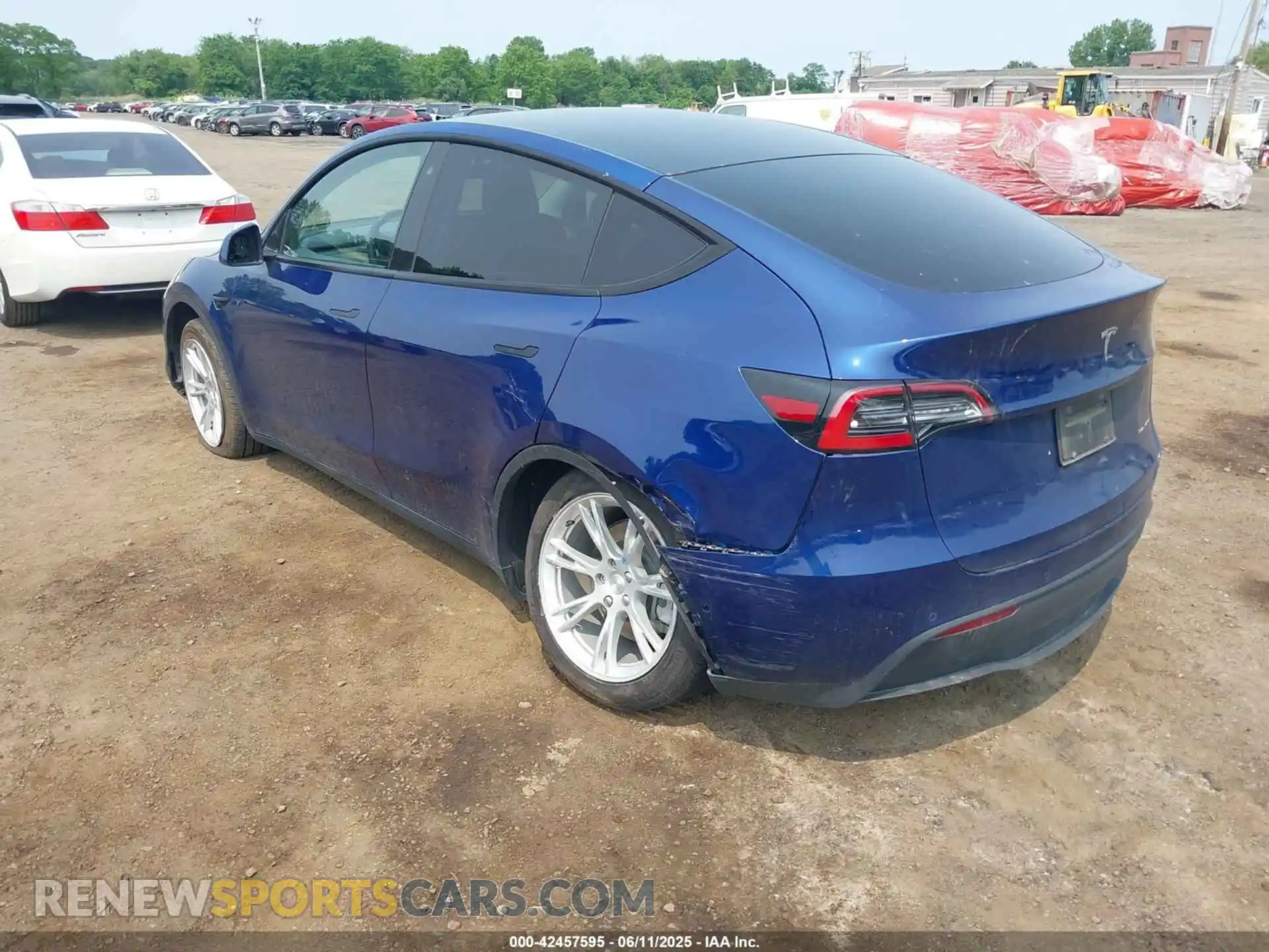 3 Photograph of a damaged car 5YJYGDEF3LF005685 TESLA MODEL Y 2020
