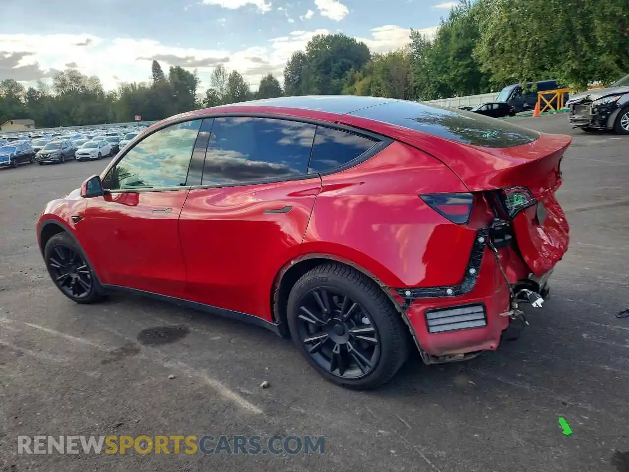 2 Photograph of a damaged car 5YJYGAED0MF181575 TESLA MODEL Y 2021