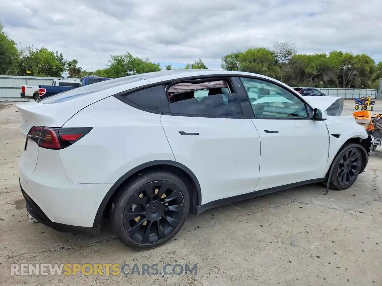 3 fotografías del automóvil dañado 5YJYGAED1MF210792 TESLA MODEL Y 2021