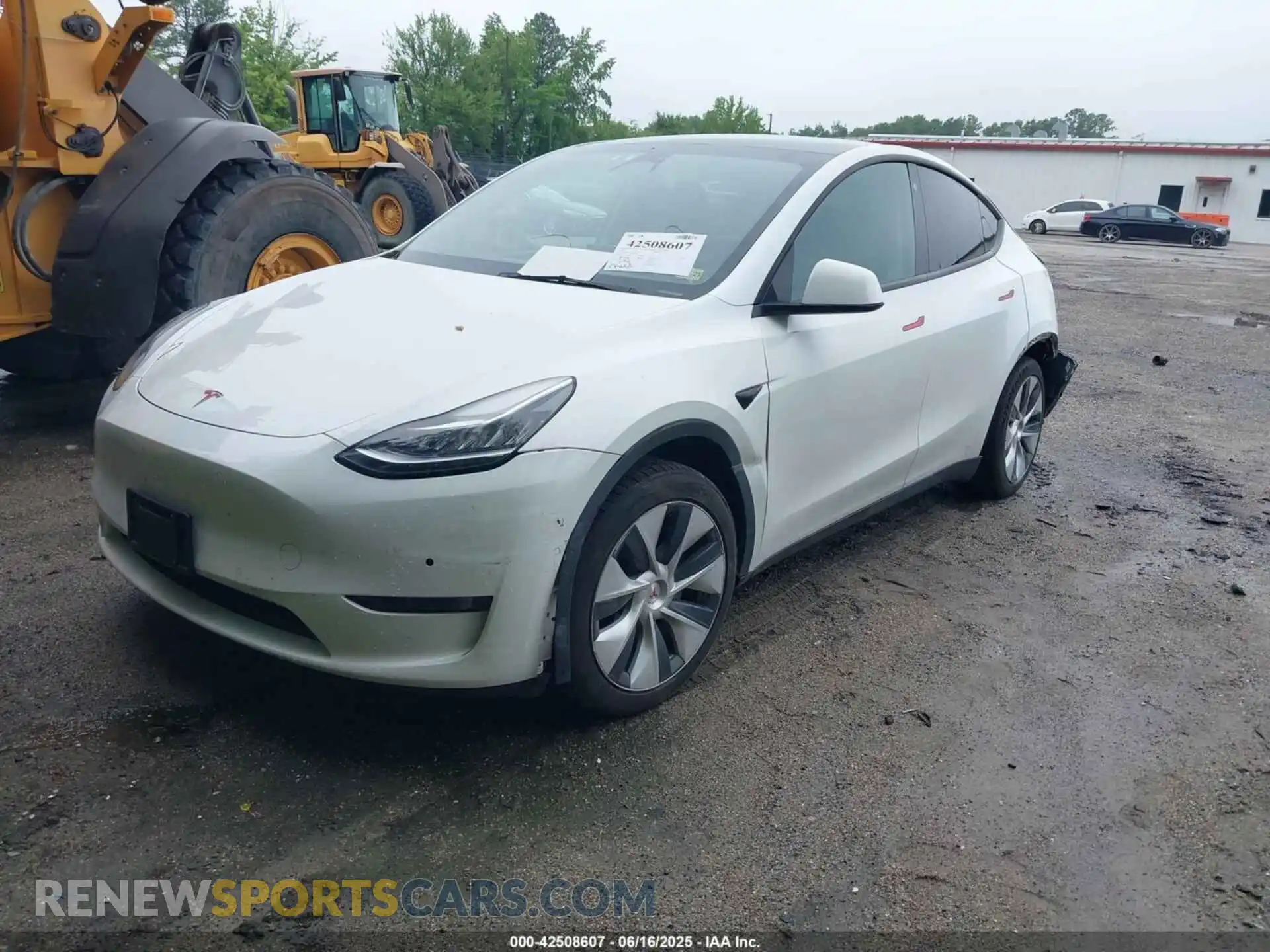 2 Photograph of a damaged car 5YJYGAED6MF136348 TESLA MODEL Y 2021