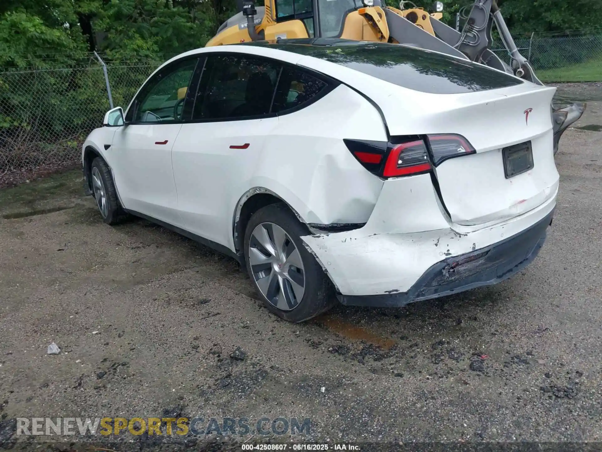 3 Photograph of a damaged car 5YJYGAED6MF136348 TESLA MODEL Y 2021