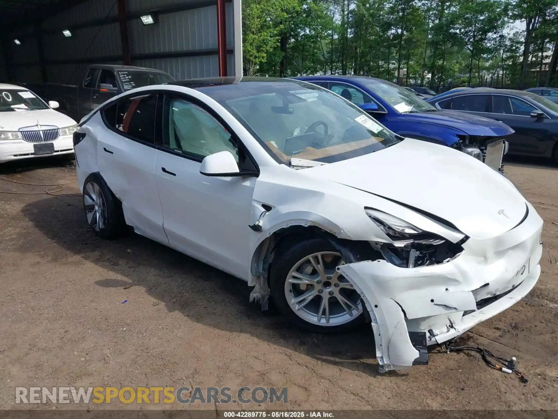 1 Photograph of a damaged car 5YJYGAED8MF173496 TESLA MODEL Y 2021