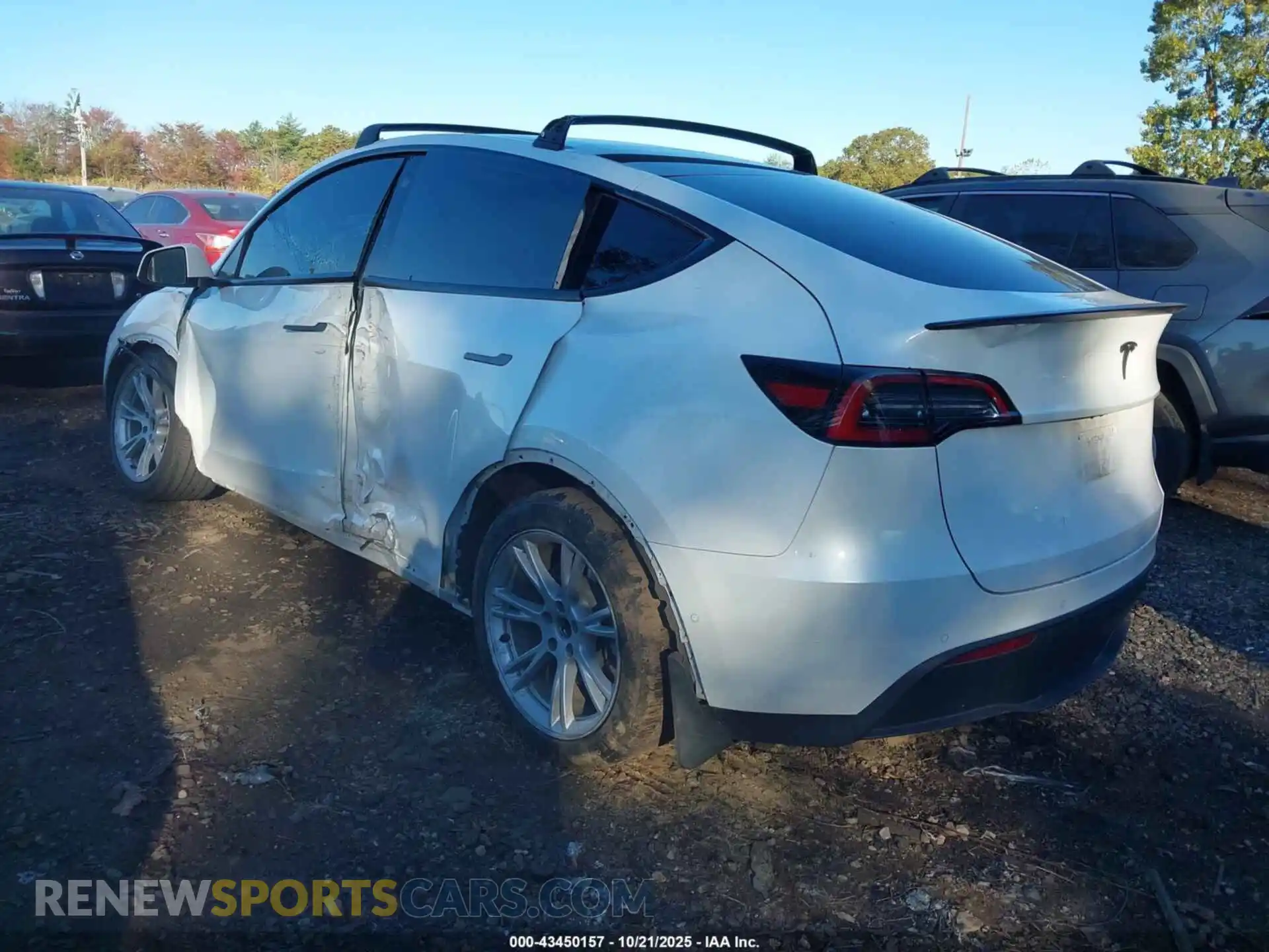 3 Photograph of a damaged car 5YJYGAED9MF176519 TESLA MODEL Y 2021