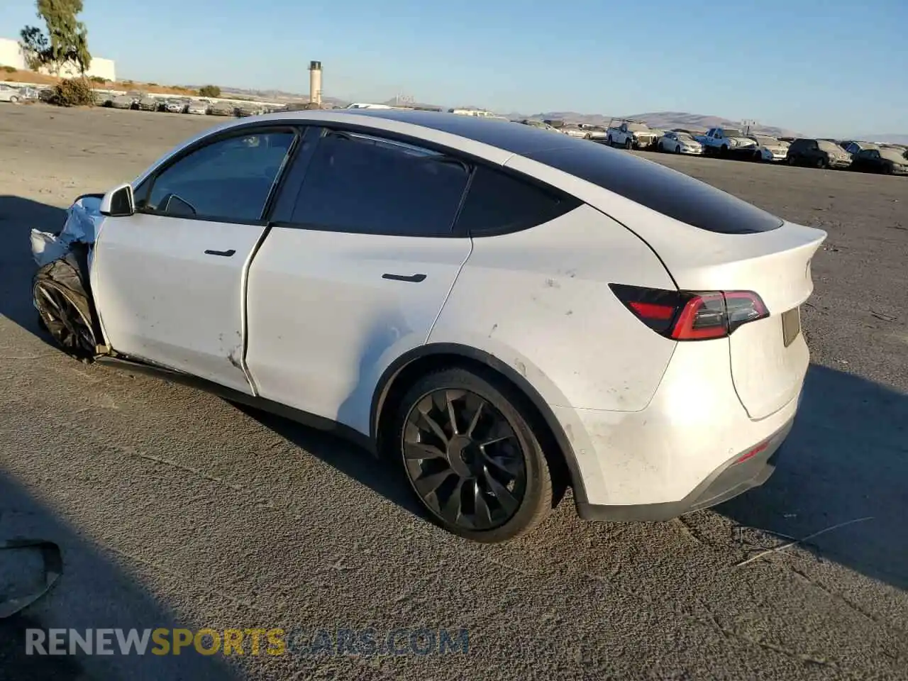 2 Photograph of a damaged car 5YJYGAEE0MF196814 TESLA MODEL Y 2021