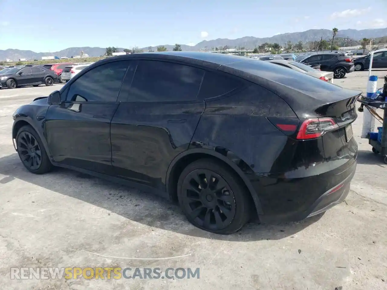 2 Photograph of a damaged car 5YJYGAEE0MF203308 TESLA MODEL Y 2021
