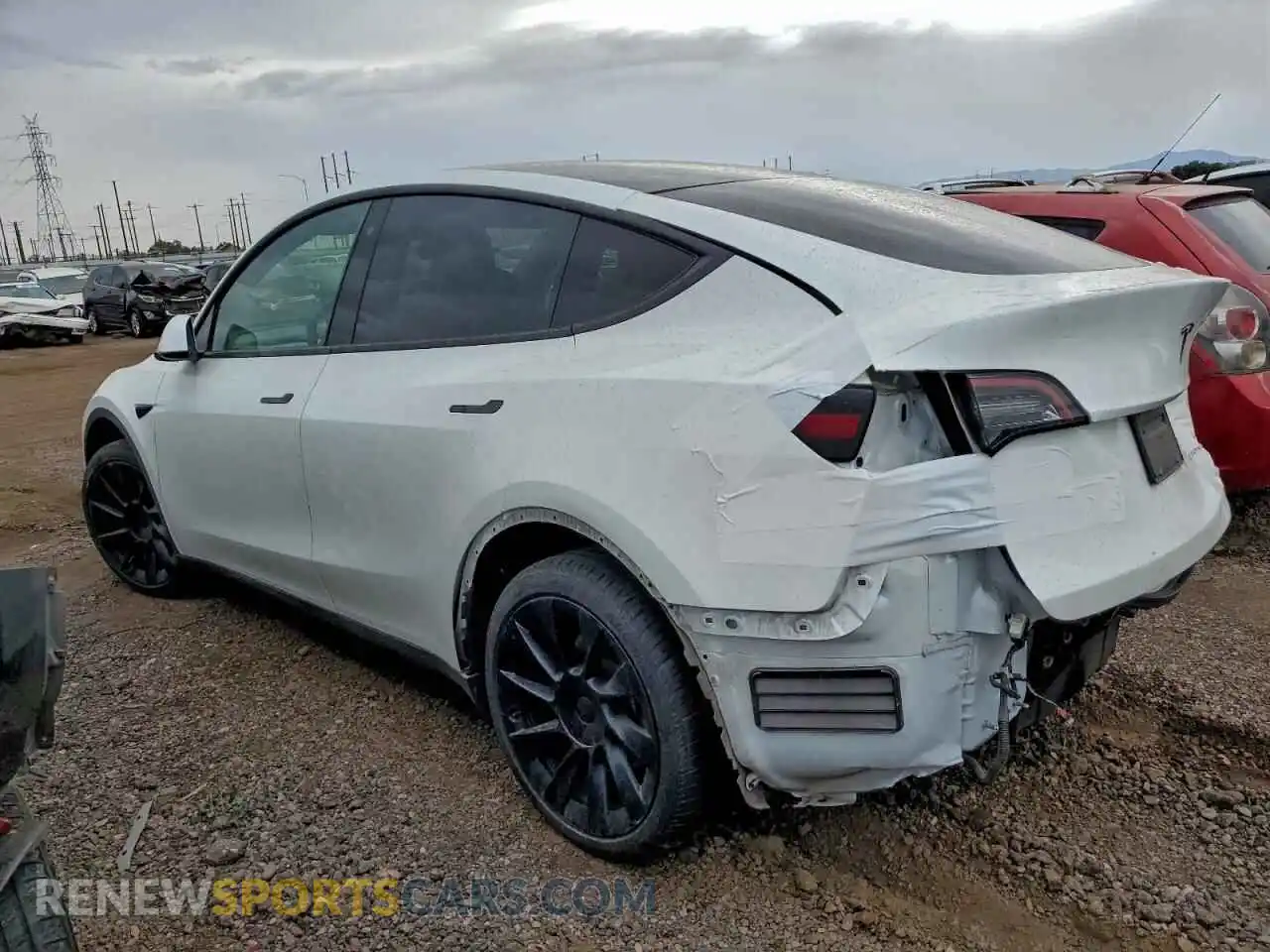 2 Photograph of a damaged car 5YJYGAEE0MF212204 TESLA MODEL Y 2021