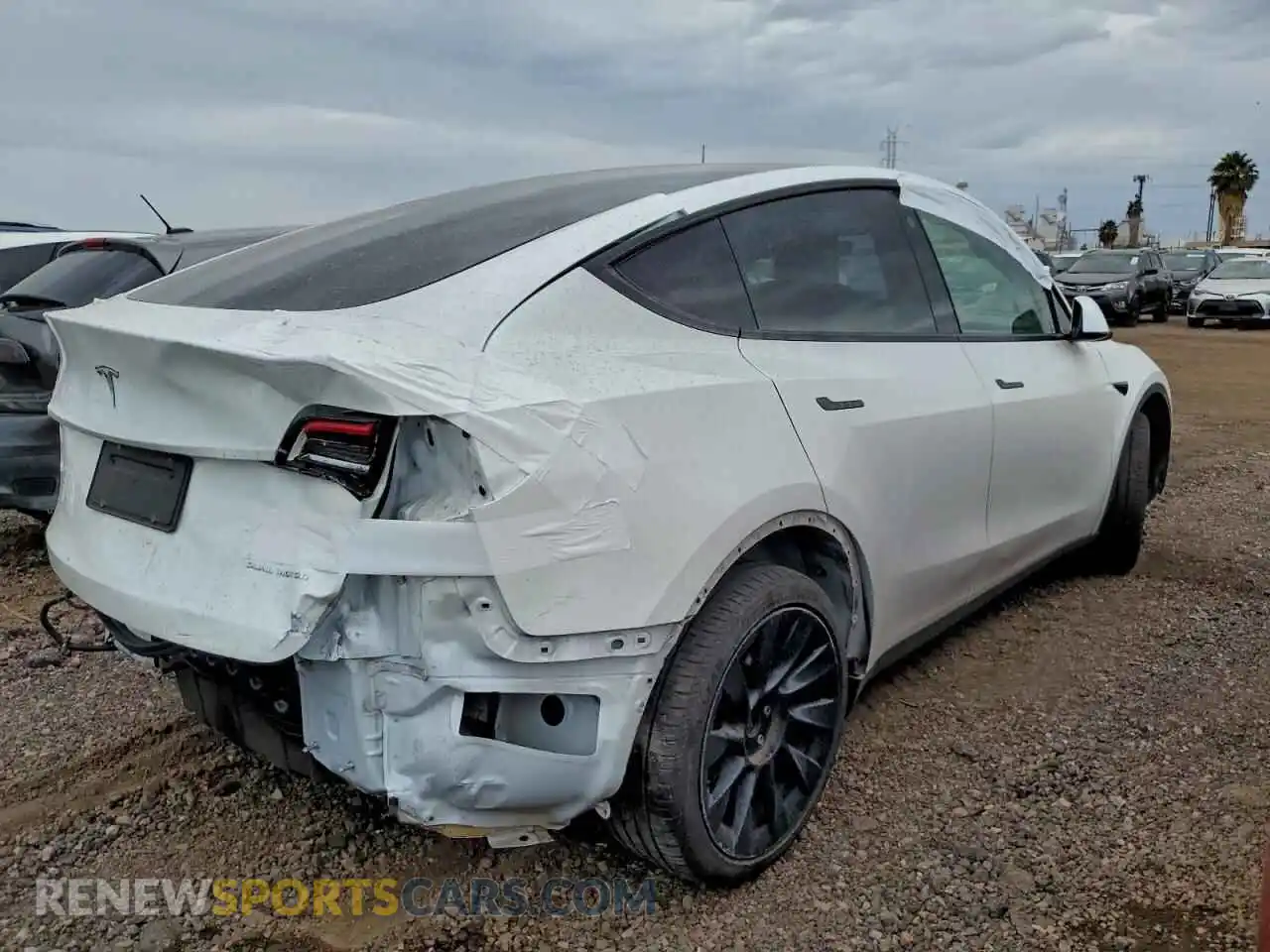 3 Photograph of a damaged car 5YJYGAEE0MF212204 TESLA MODEL Y 2021