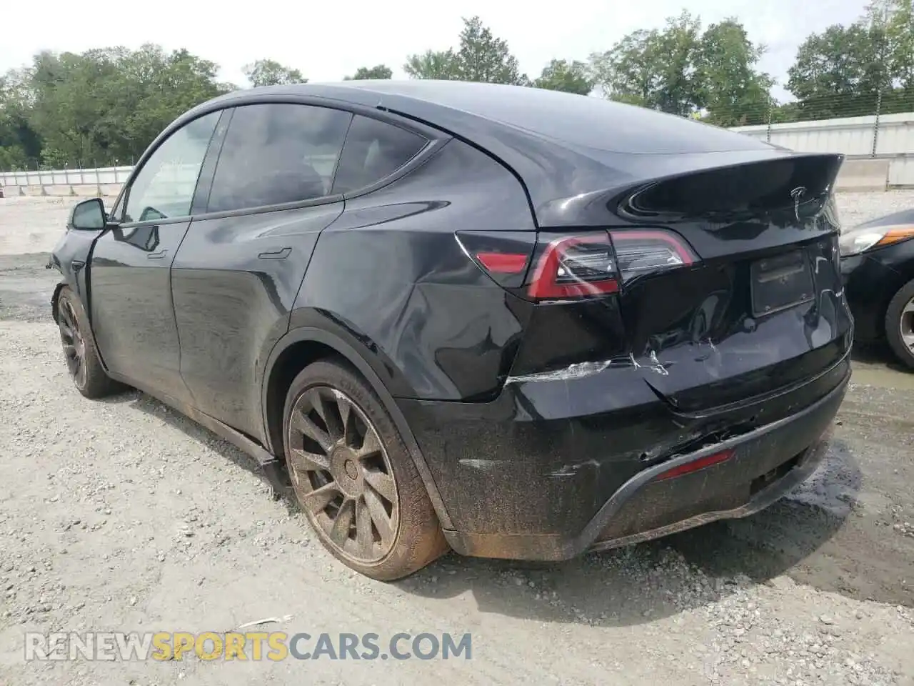 3 Photograph of a damaged car 5YJYGAEE1MF194084 TESLA MODEL Y 2021