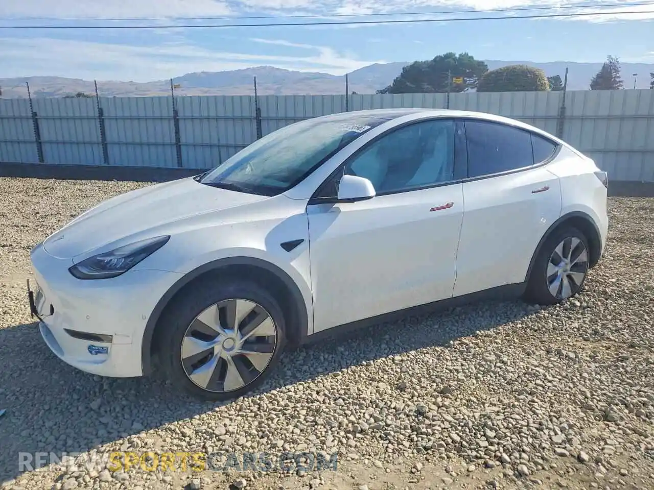 1 Photograph of a damaged car 5YJYGAEE1MF212261 TESLA MODEL Y 2021