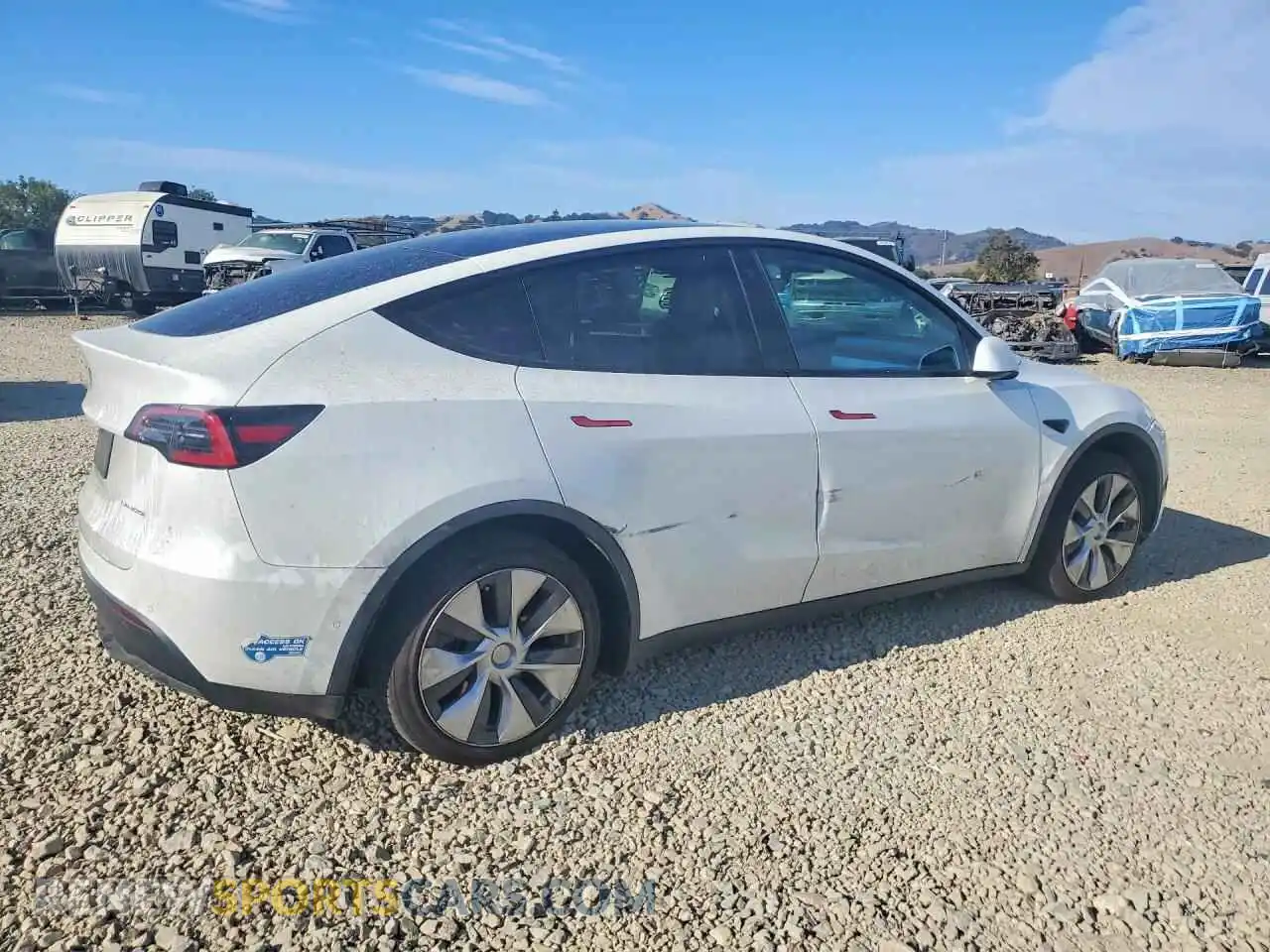 3 Photograph of a damaged car 5YJYGAEE1MF212261 TESLA MODEL Y 2021
