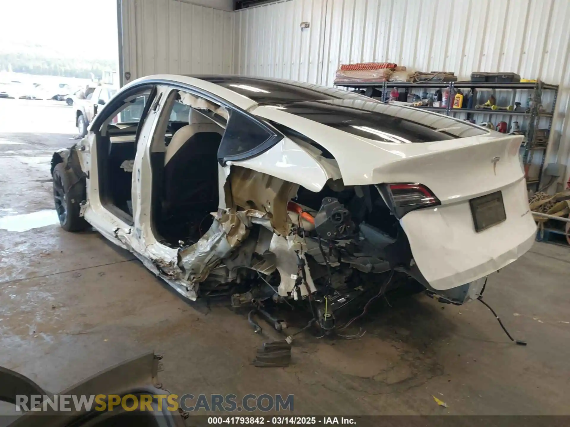 3 Photograph of a damaged car 5YJYGAEE1MF216200 TESLA MODEL Y 2021