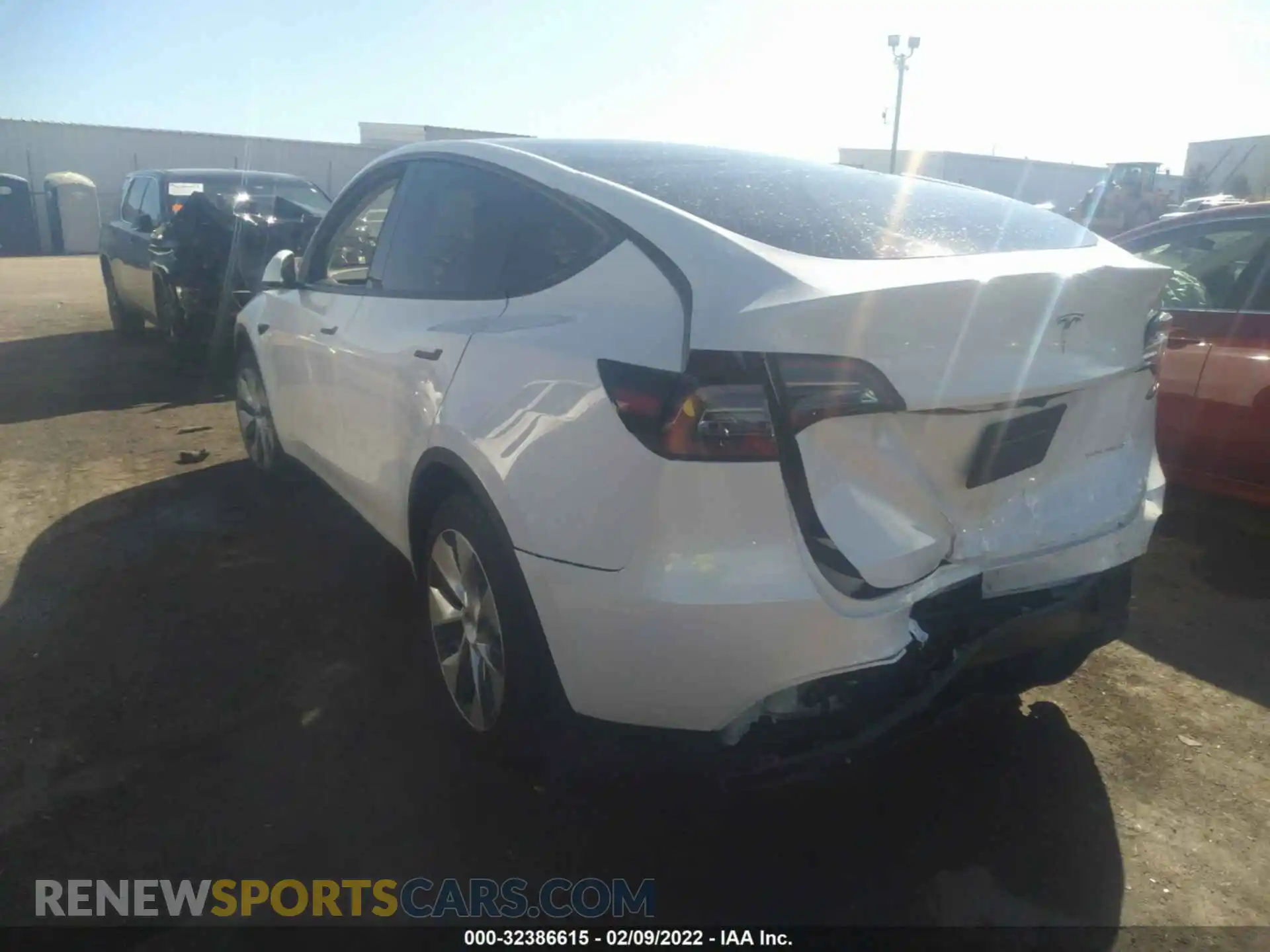 3 Photograph of a damaged car 5YJYGAEE1MF256440 TESLA MODEL Y 2021