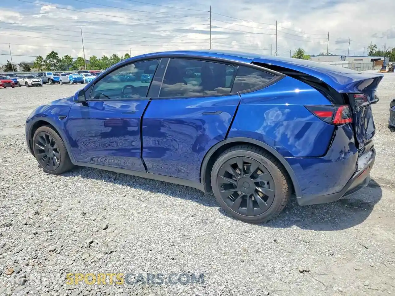 2 fotografías del automóvil dañado 5YJYGAEE2MF128675 TESLA MODEL Y 2021