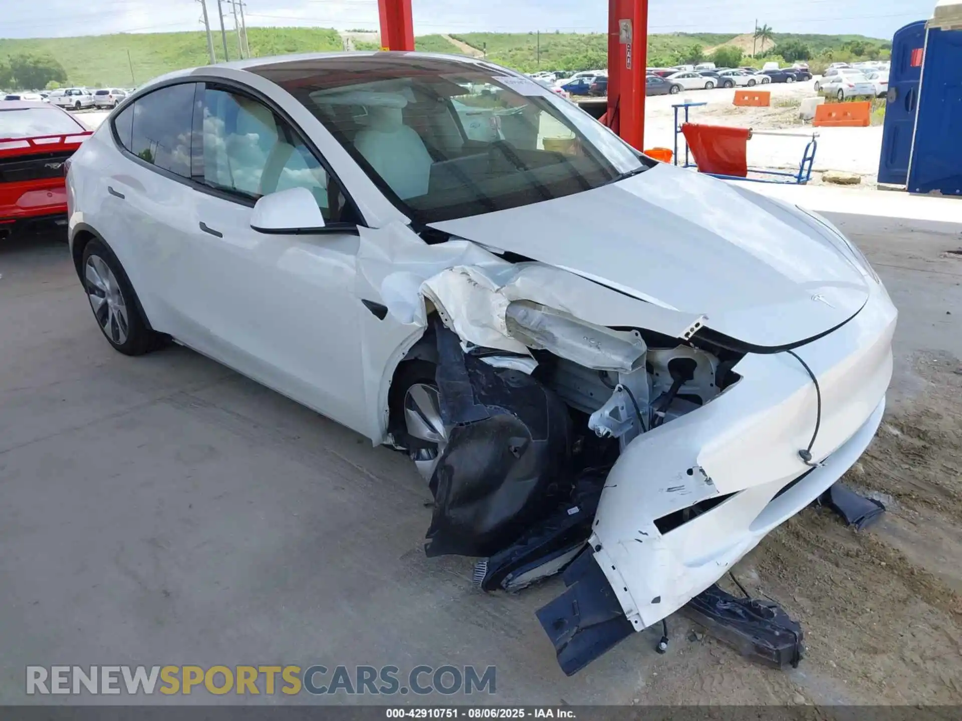 1 Photograph of a damaged car 5YJYGAEE2MF189900 TESLA MODEL Y 2021