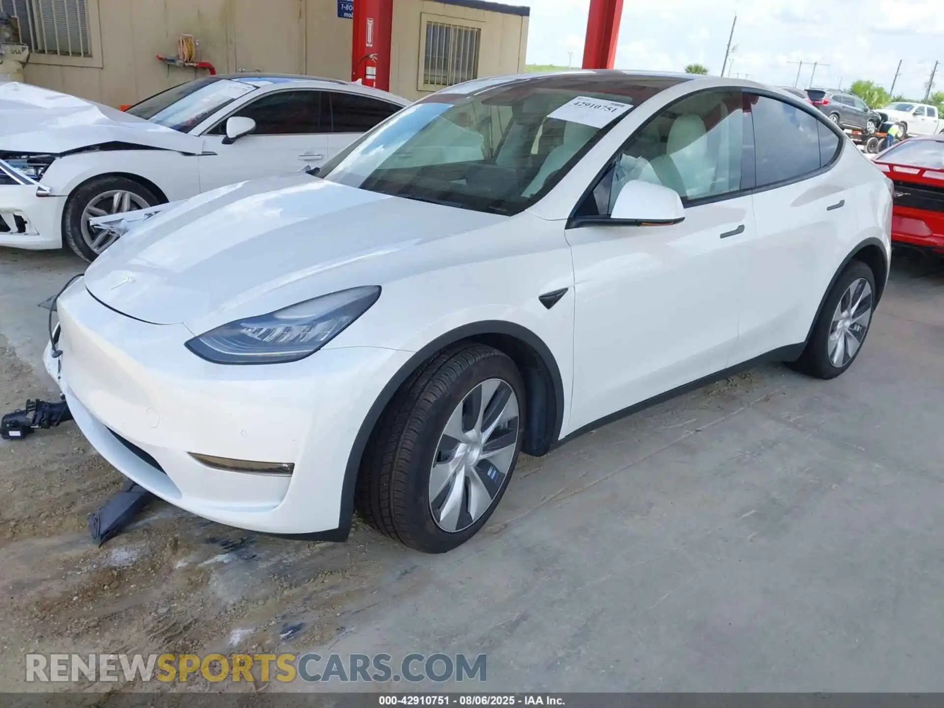 2 Photograph of a damaged car 5YJYGAEE2MF189900 TESLA MODEL Y 2021