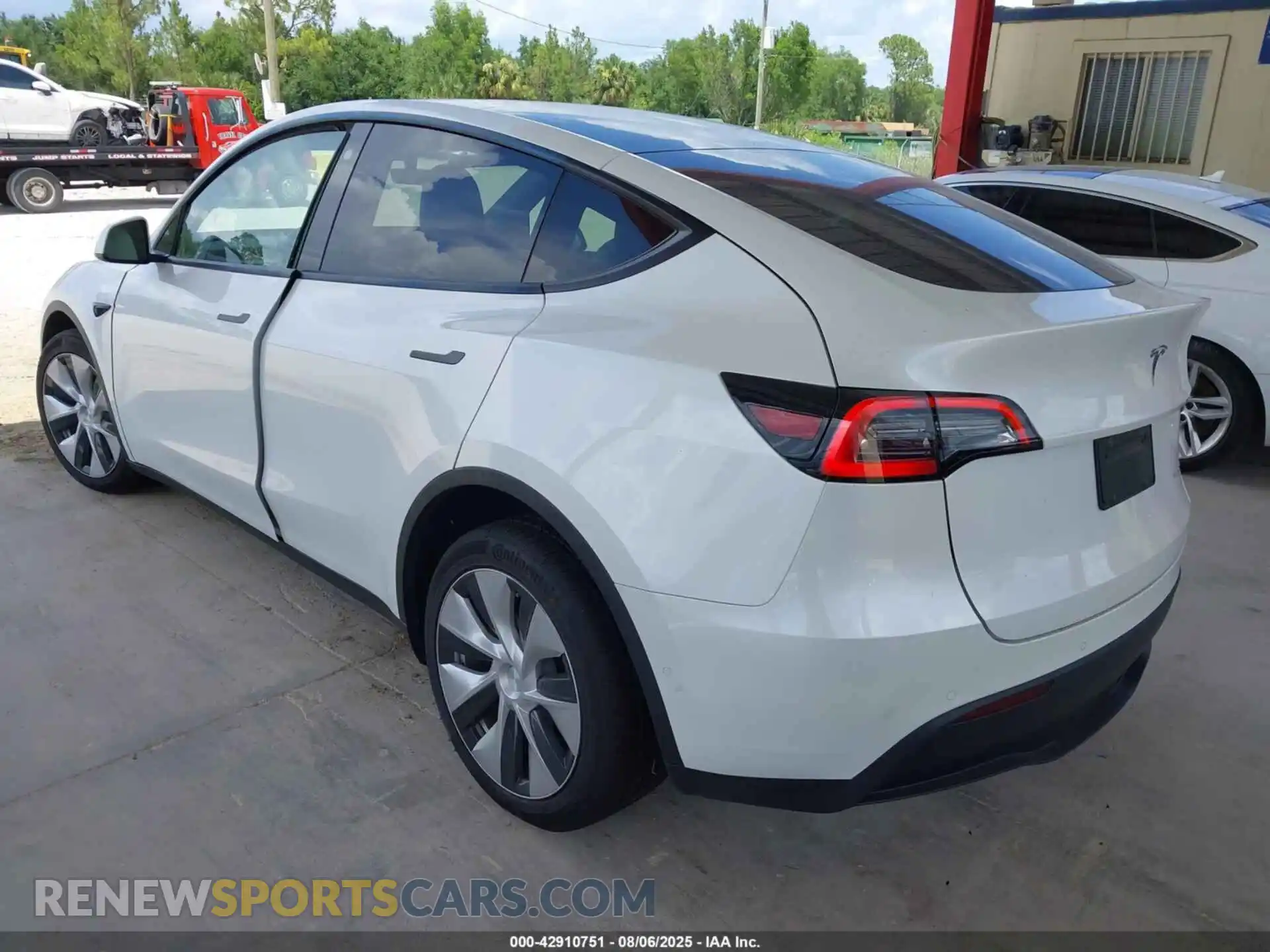 3 Photograph of a damaged car 5YJYGAEE2MF189900 TESLA MODEL Y 2021