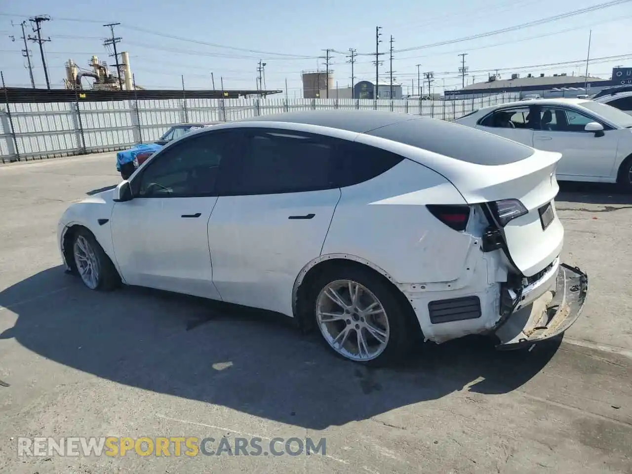 2 Photograph of a damaged car 5YJYGAEE2MF212284 TESLA MODEL Y 2021