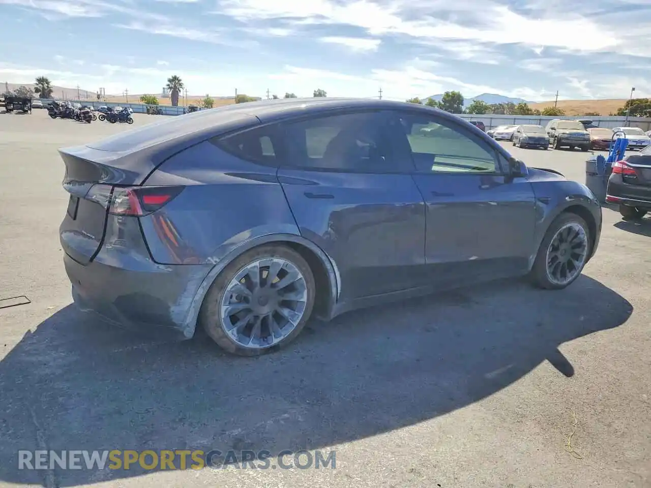 3 Photograph of a damaged car 5YJYGAEE2MF239372 TESLA MODEL Y 2021