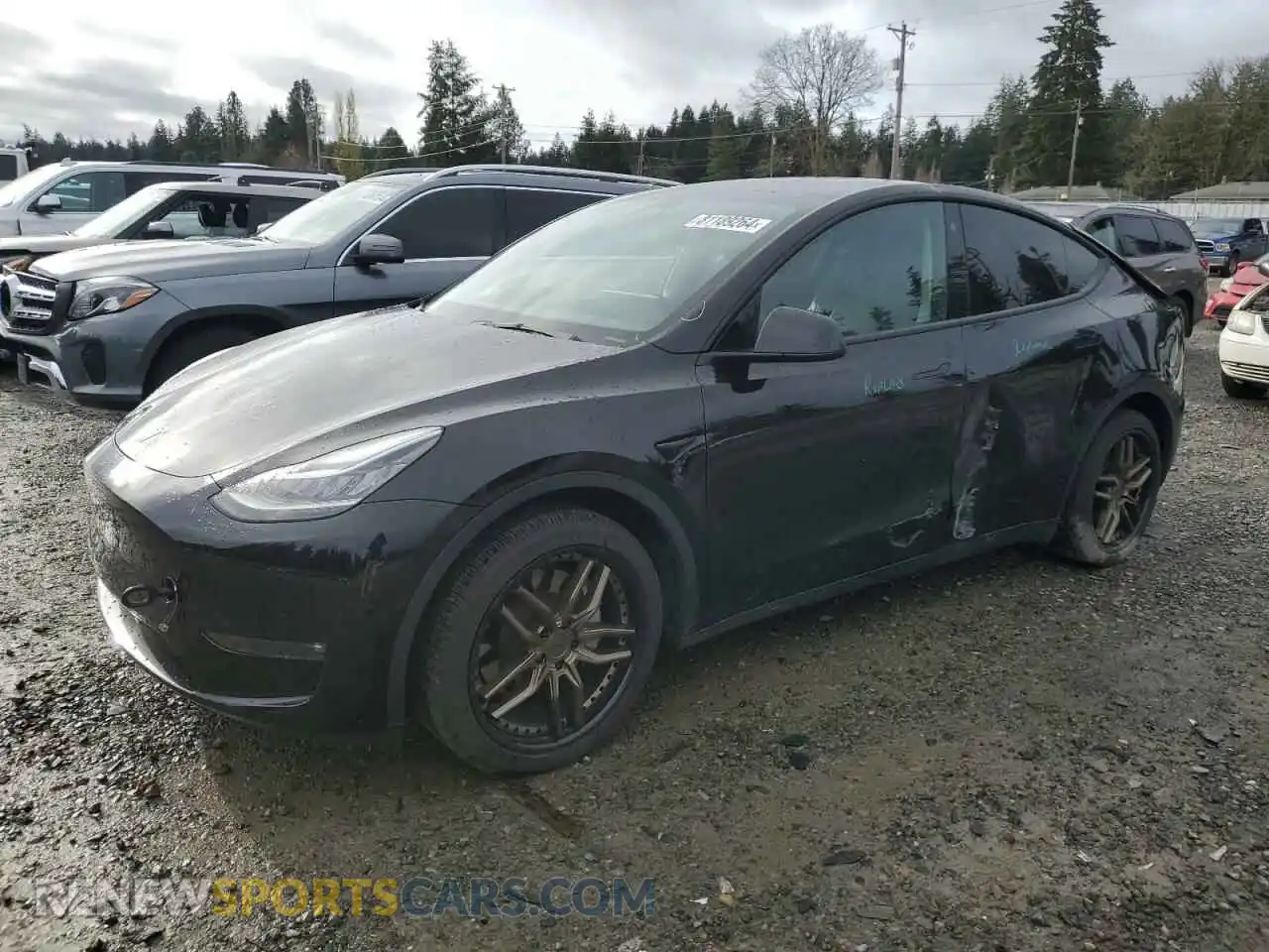 1 Photograph of a damaged car 5YJYGAEE2MF295246 TESLA MODEL Y 2021