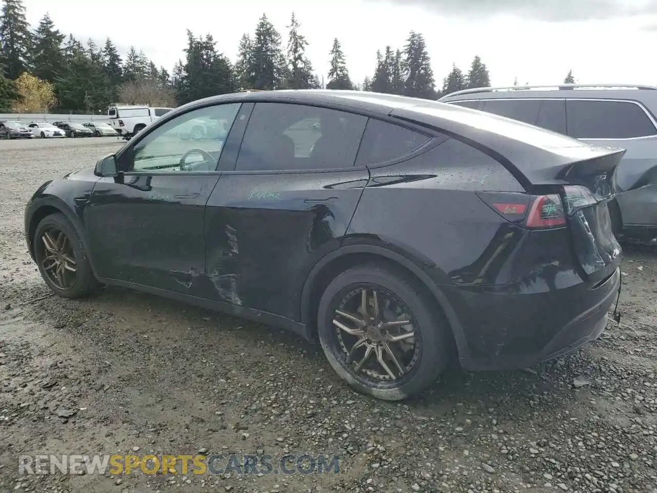 2 Photograph of a damaged car 5YJYGAEE2MF295246 TESLA MODEL Y 2021