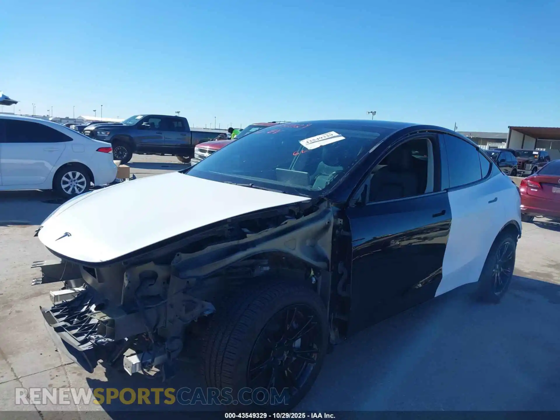 2 fotografías del automóvil dañado 5YJYGAEE3MF160003 TESLA MODEL Y 2021