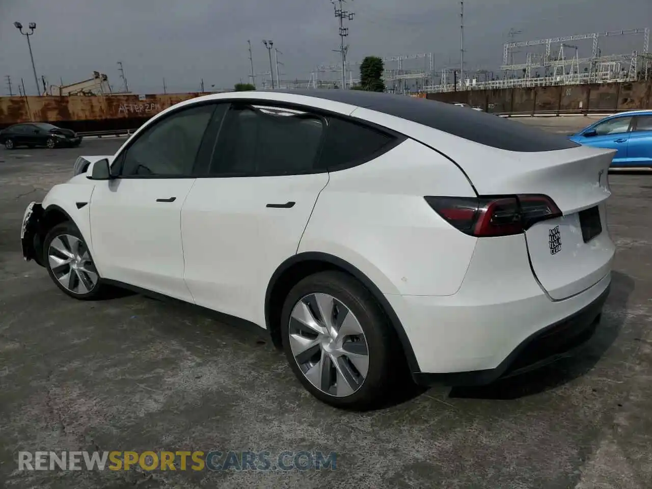 2 Photograph of a damaged car 5YJYGAEE3MF300938 TESLA MODEL Y 2021