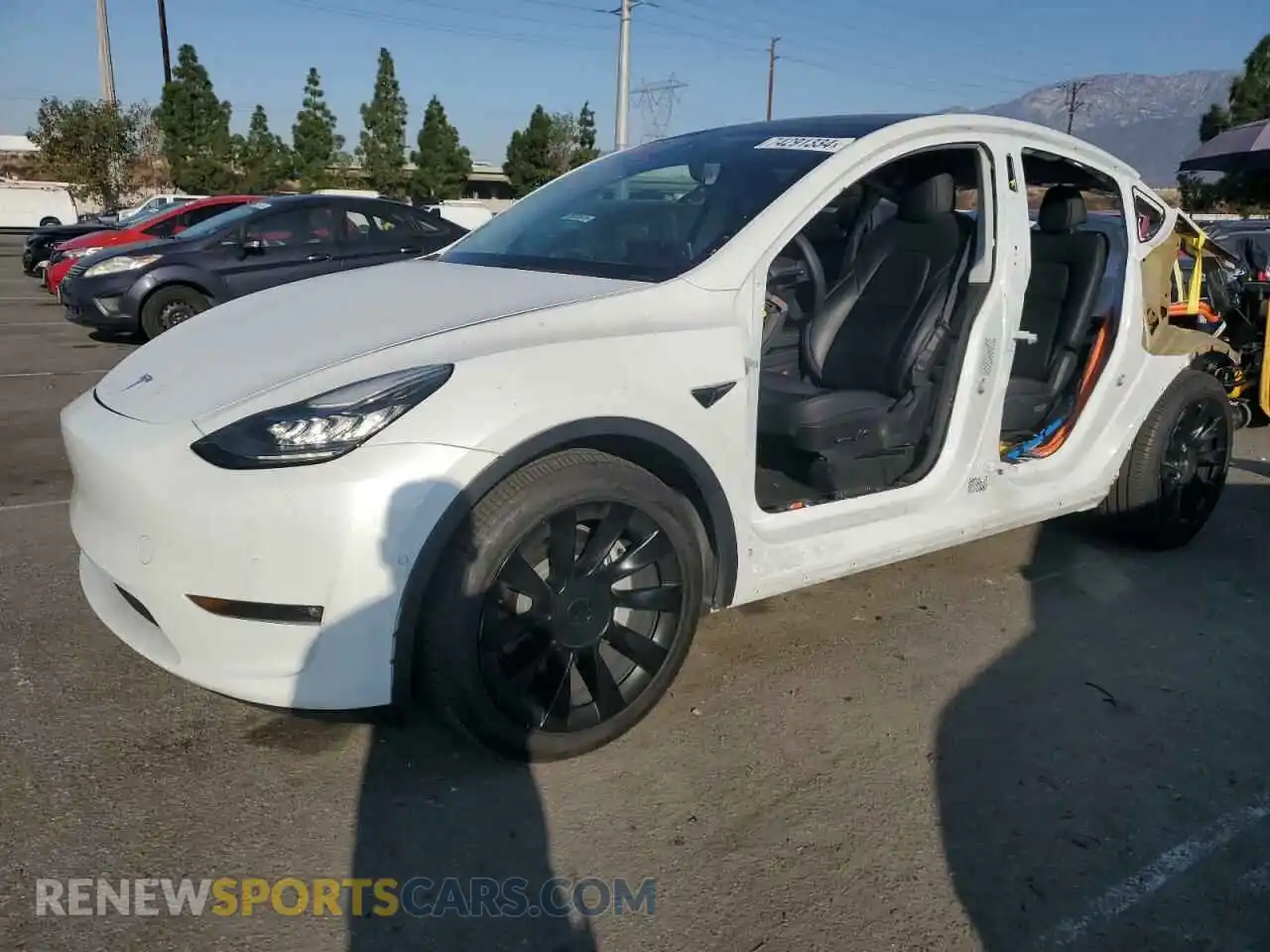 1 Photograph of a damaged car 5YJYGAEE4MF159197 TESLA MODEL Y 2021